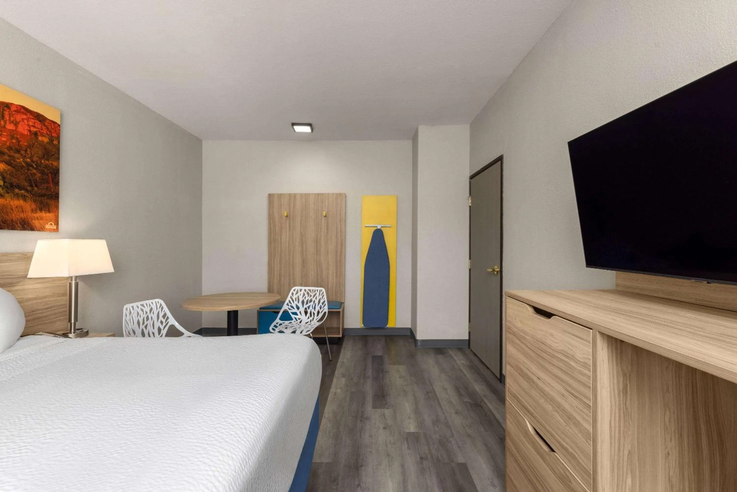 Photo of the whole room, Bed in Days Inn & Suites by Wyndham Tucson/Marana
