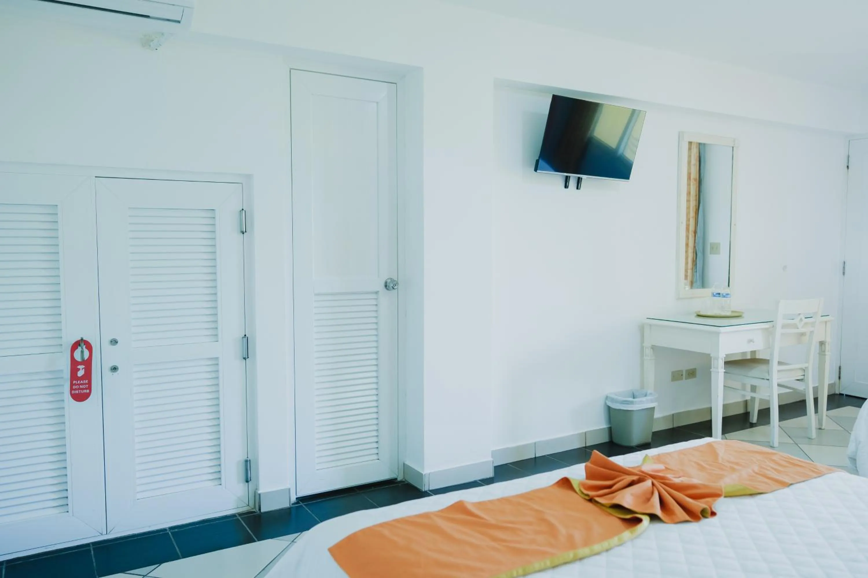 TV and multimedia, Bed in Las Olas Beach Resort