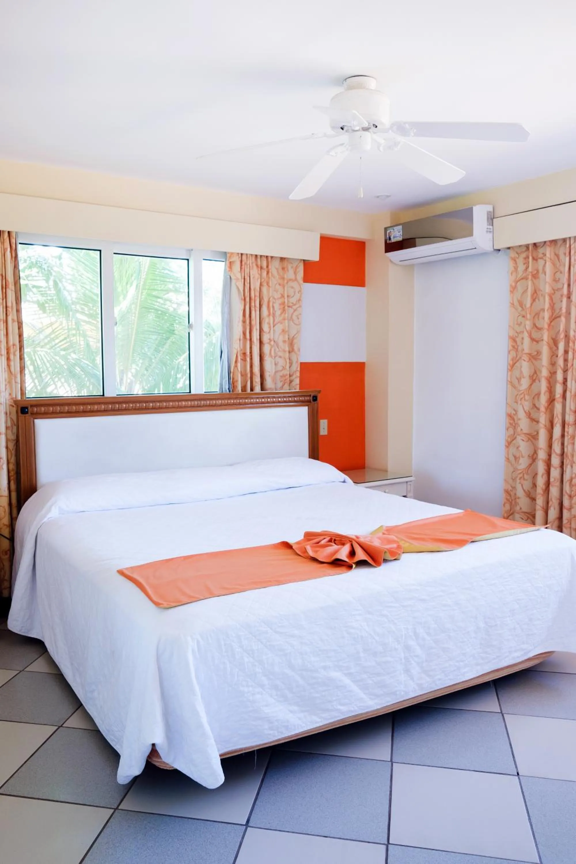 Bed in Las Olas Beach Resort