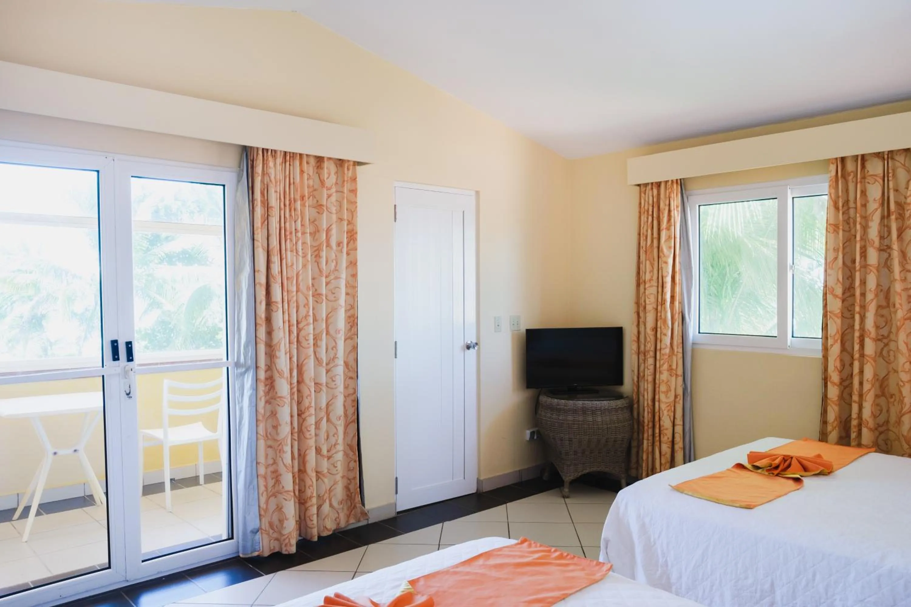 Balcony/Terrace, Bed in Las Olas Beach Resort