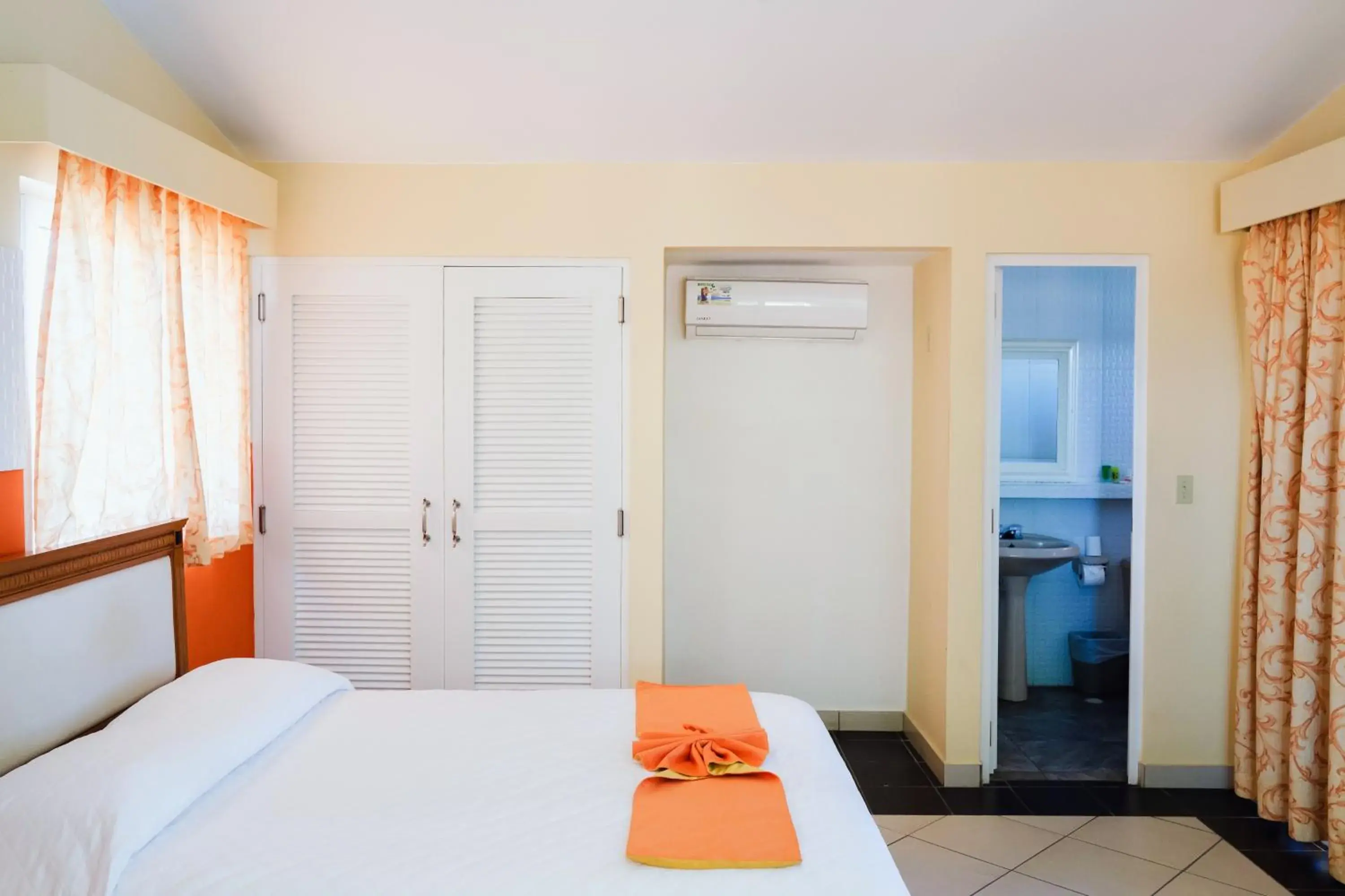 Oceanfront One King with Balcony in Las Olas Beach Resort Oceanfront One King with Balcony in Las Olas Beach Resort