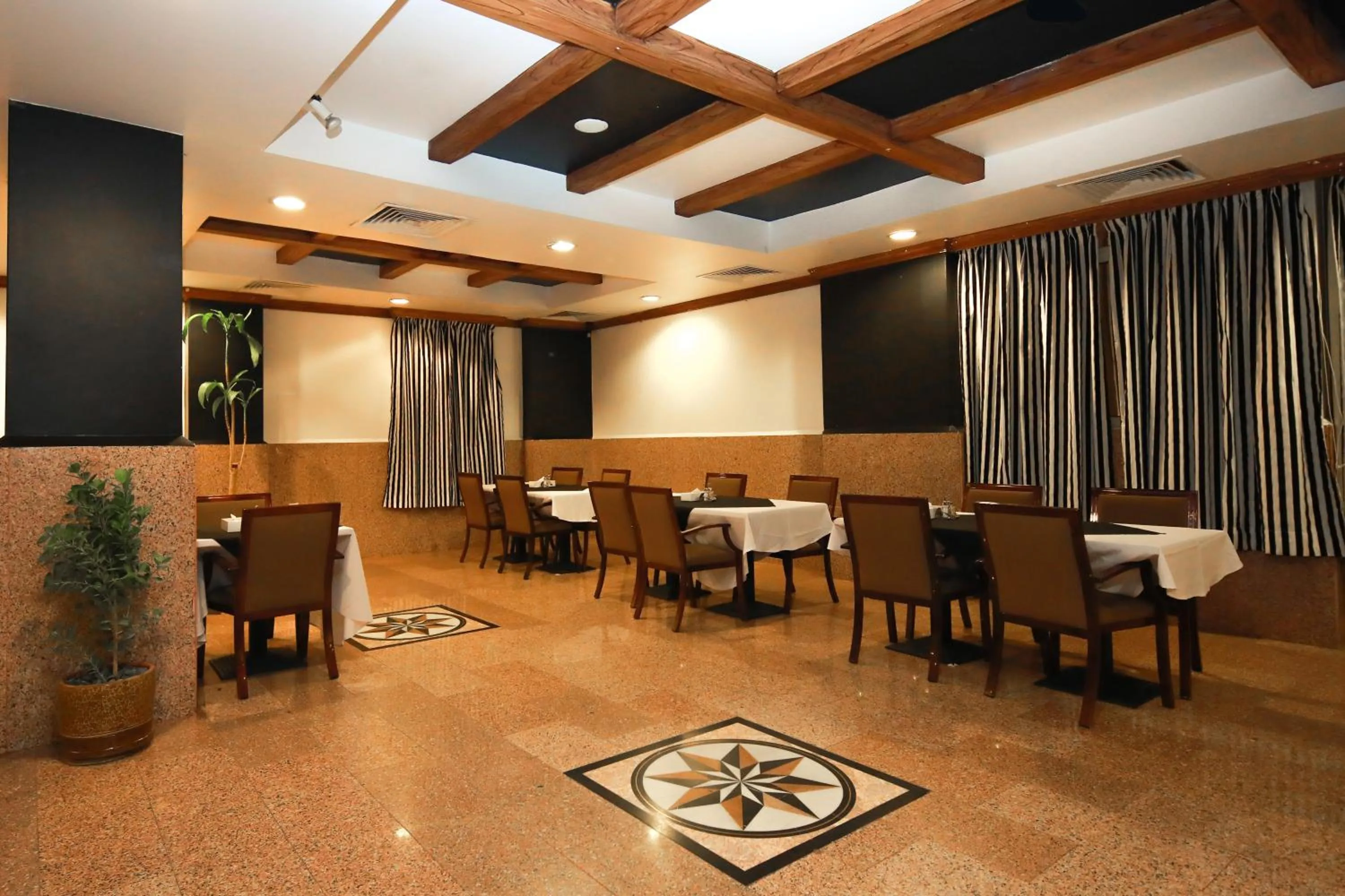 Restaurant/places to eat in La Villa Hotel