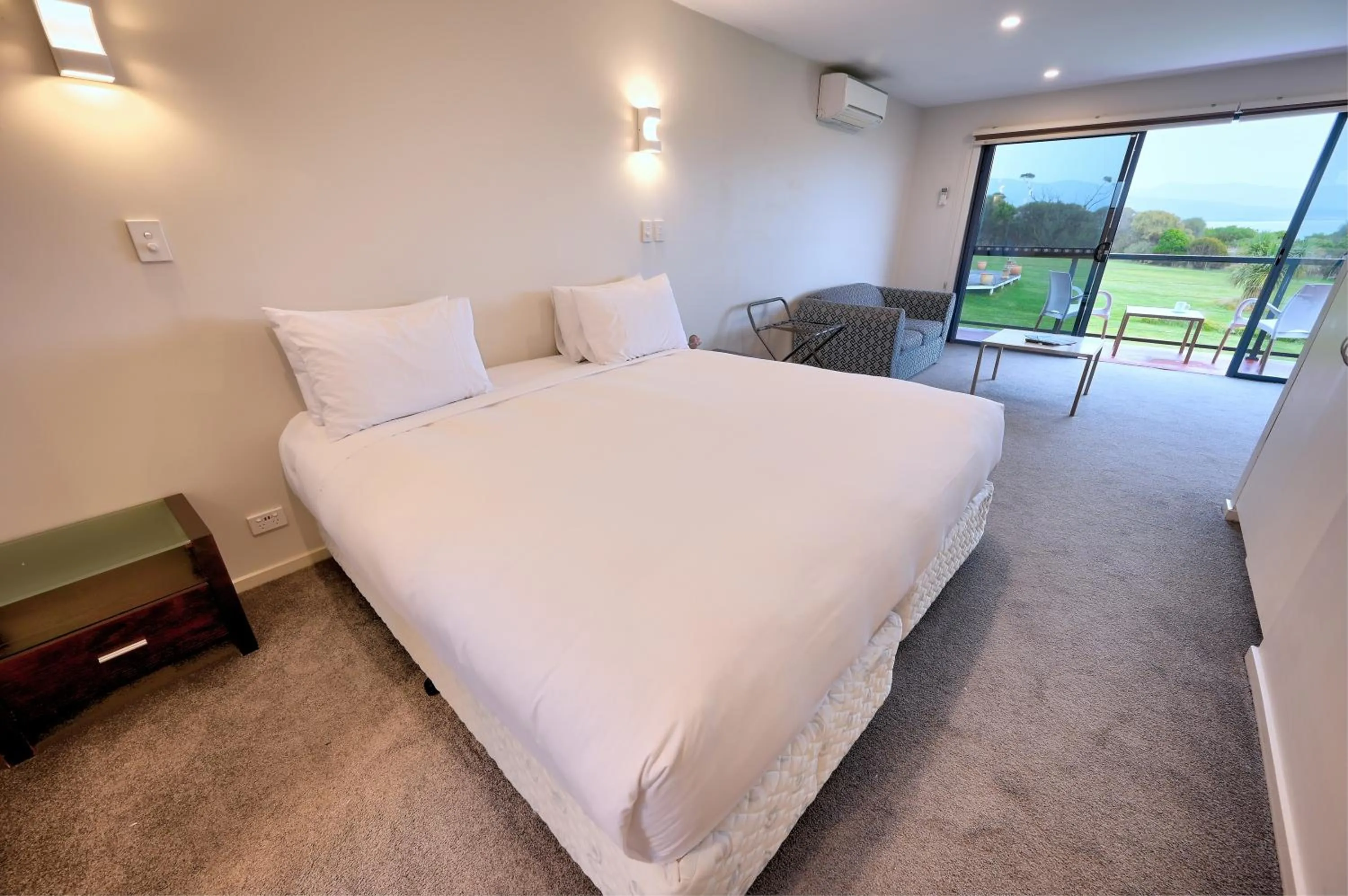 Bed in Diamond Island Resort, Restaurant & Bar and Penguin Show