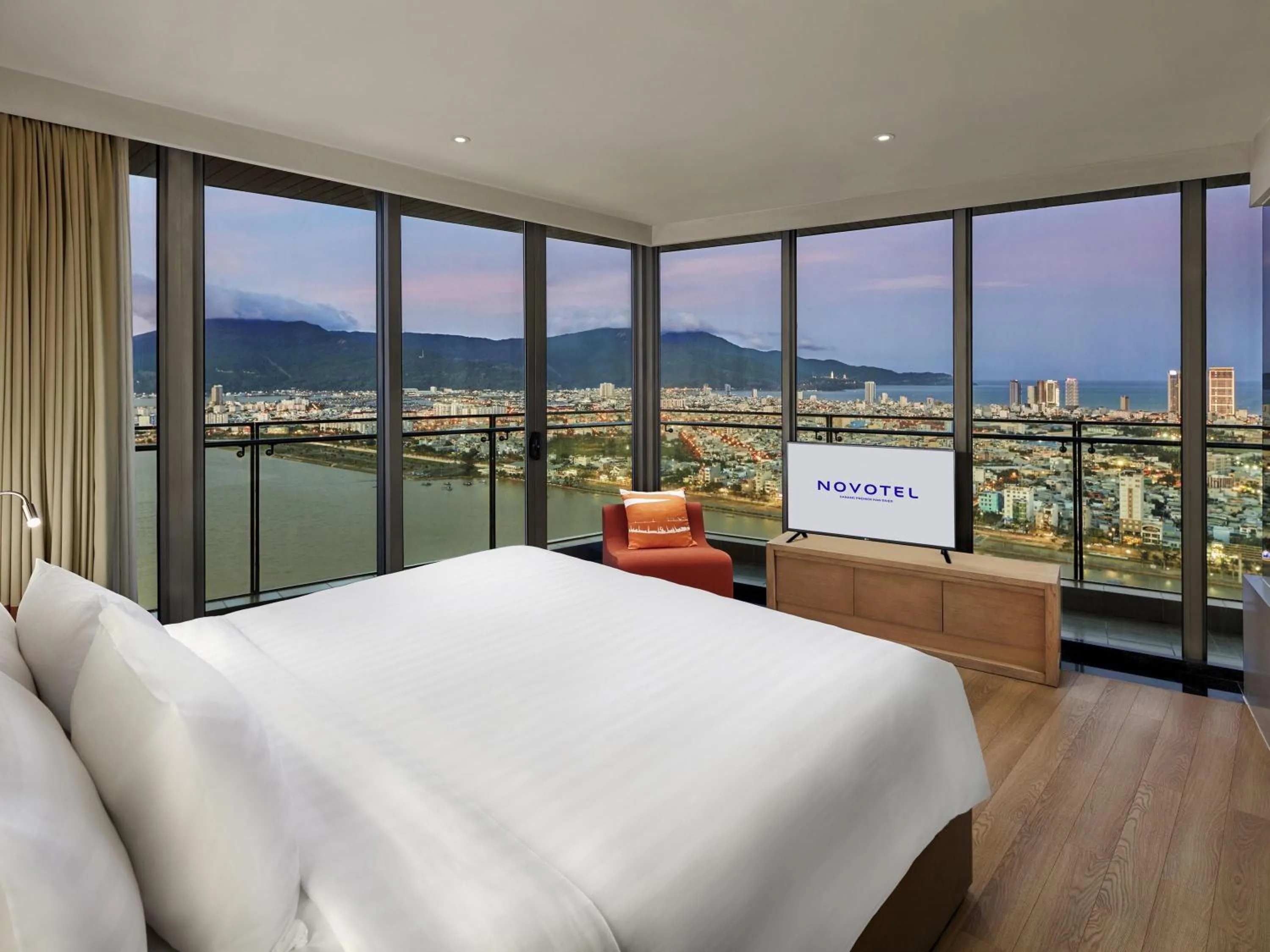 Bedroom, Bed in Novotel Danang Premier Han River