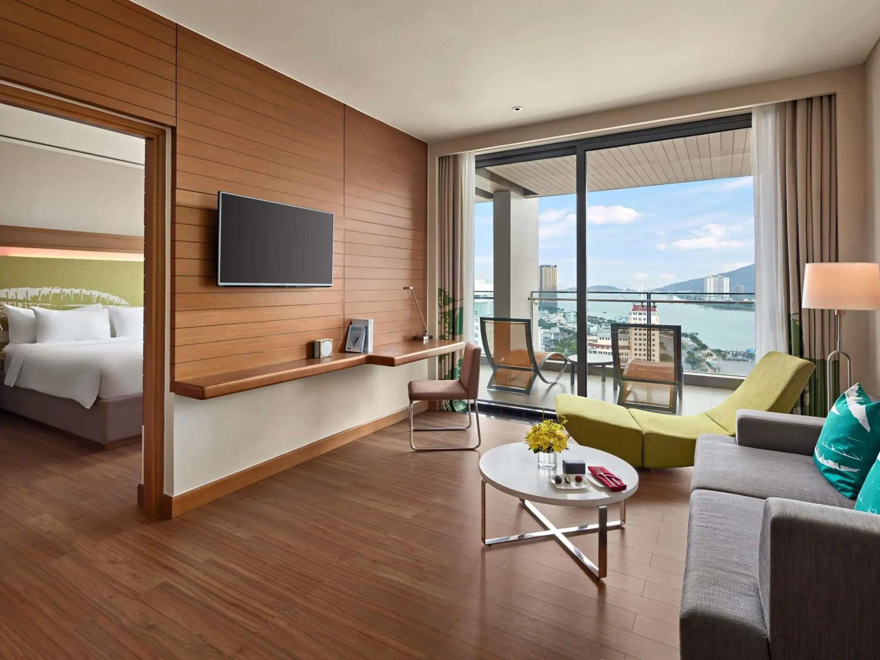 One-Bedroom Balcony River View Apartment with Kitchen and Bathtub in Novotel Danang Premier Han River One-Bedroom Balcony River View Apartment with Kitchen and Bathtub in Novotel Danang Premier Han River