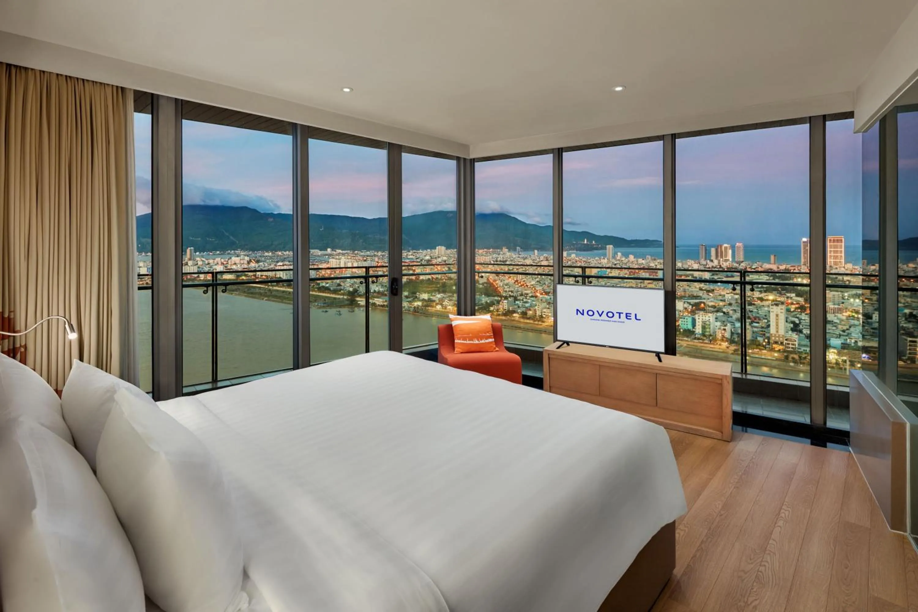 City view, Bed in Novotel Danang Premier Han River