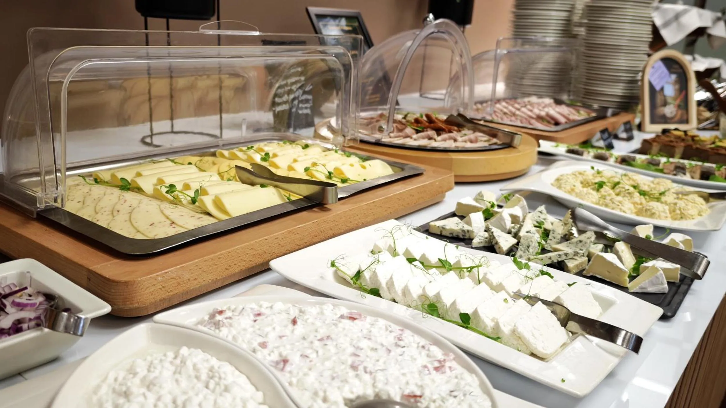 Restaurant/places to eat in Hotel Crocus