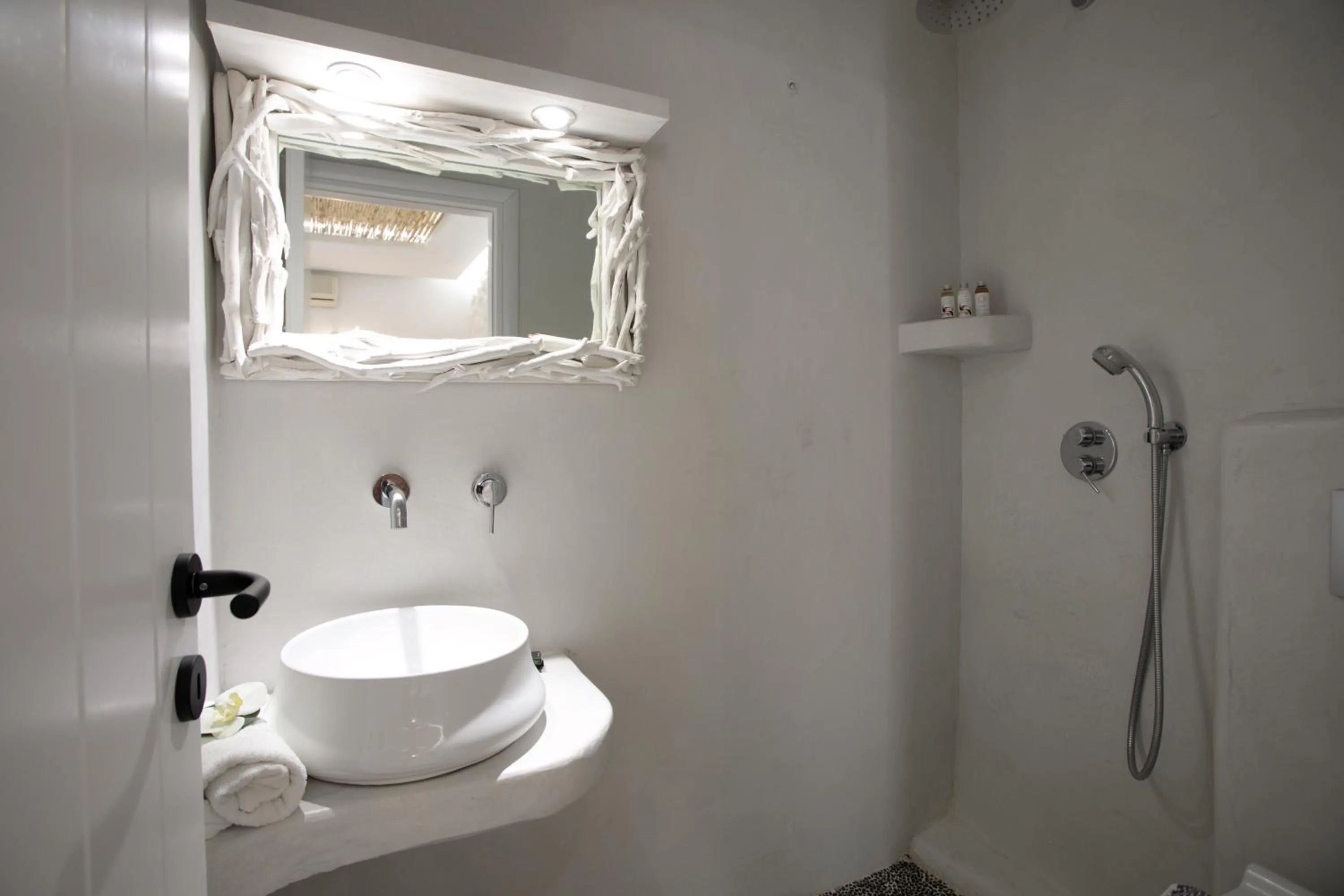 Shower in TERRA FOS NAXOS STUDIOS