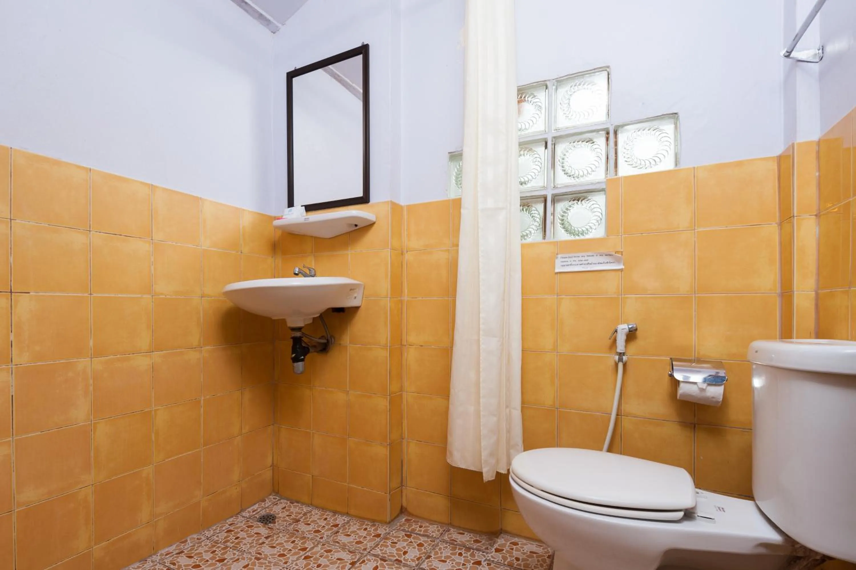 Bathroom in Palm Leaf Resort Koh Tao