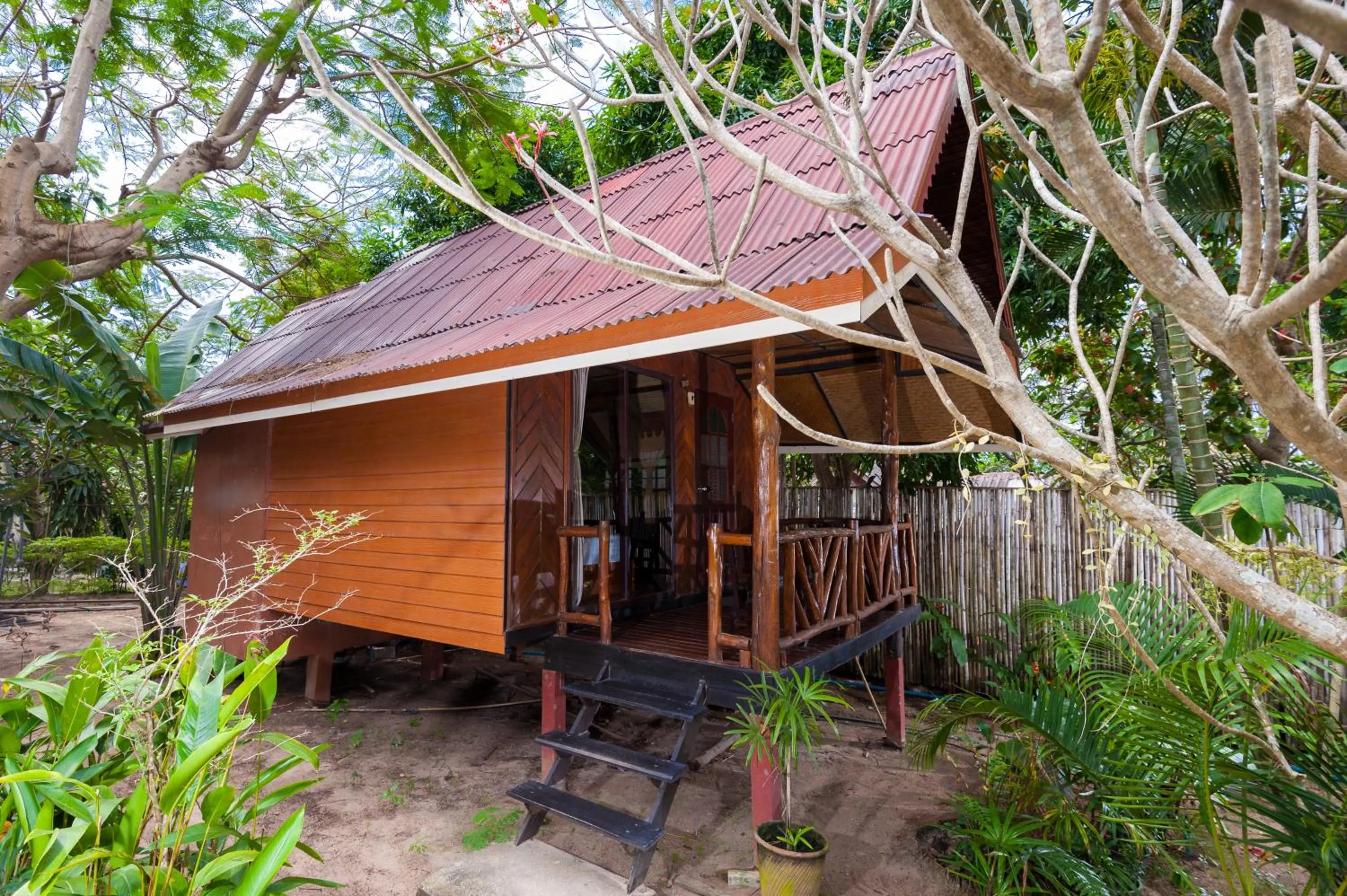 Property building in Palm Leaf Resort Koh Tao