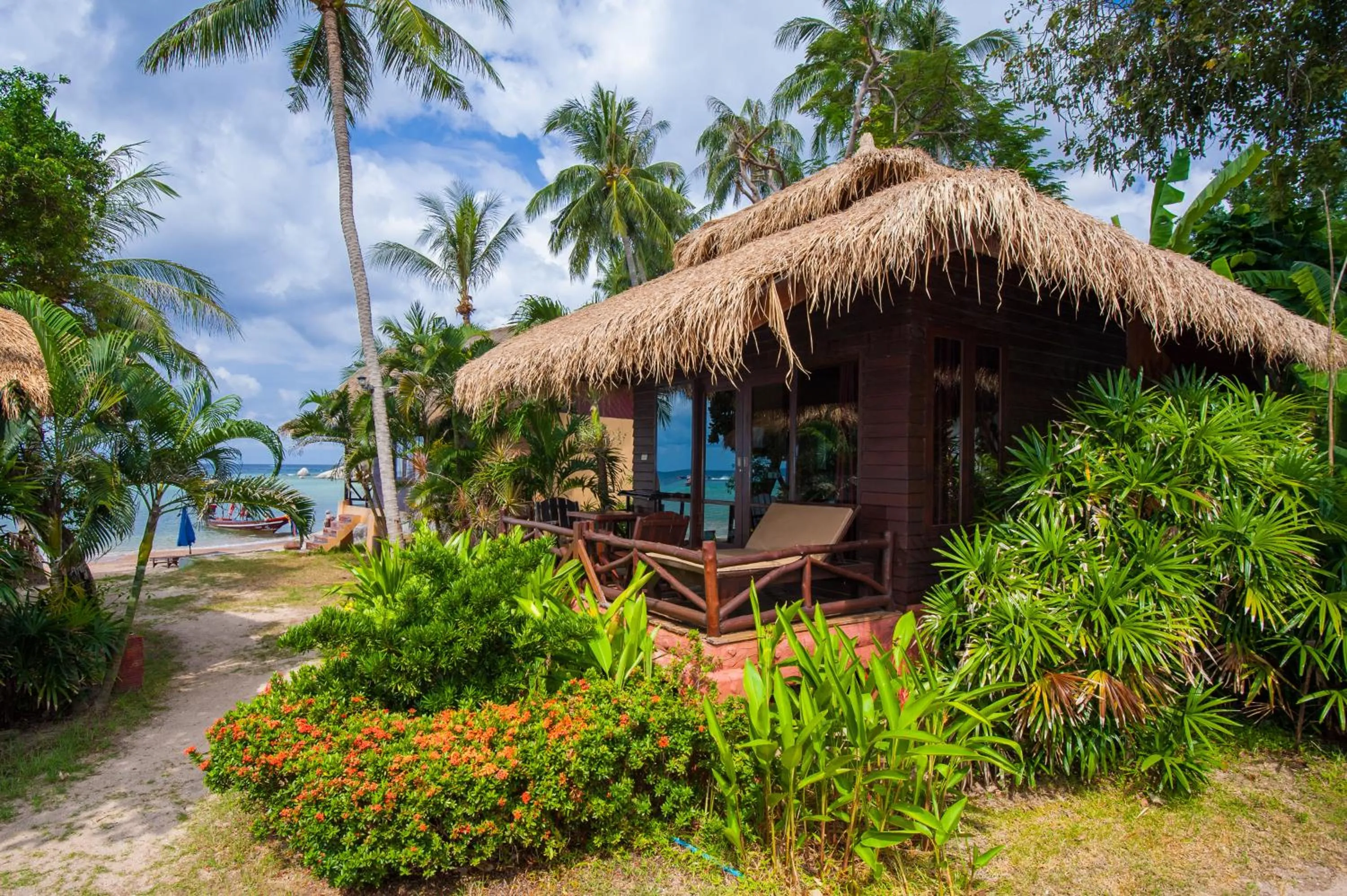 Property building in Palm Leaf Resort Koh Tao