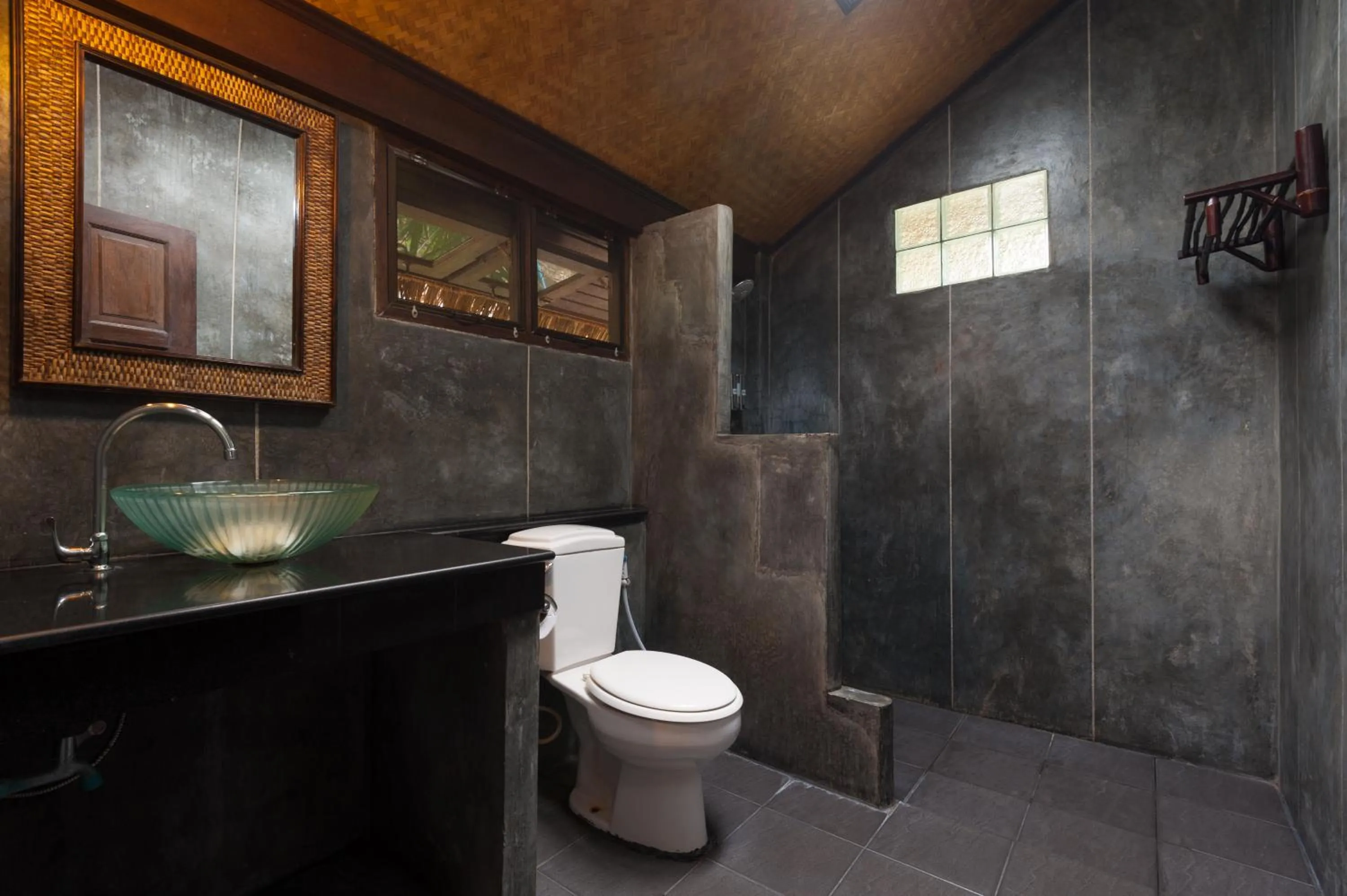 Bathroom in Palm Leaf Resort Koh Tao