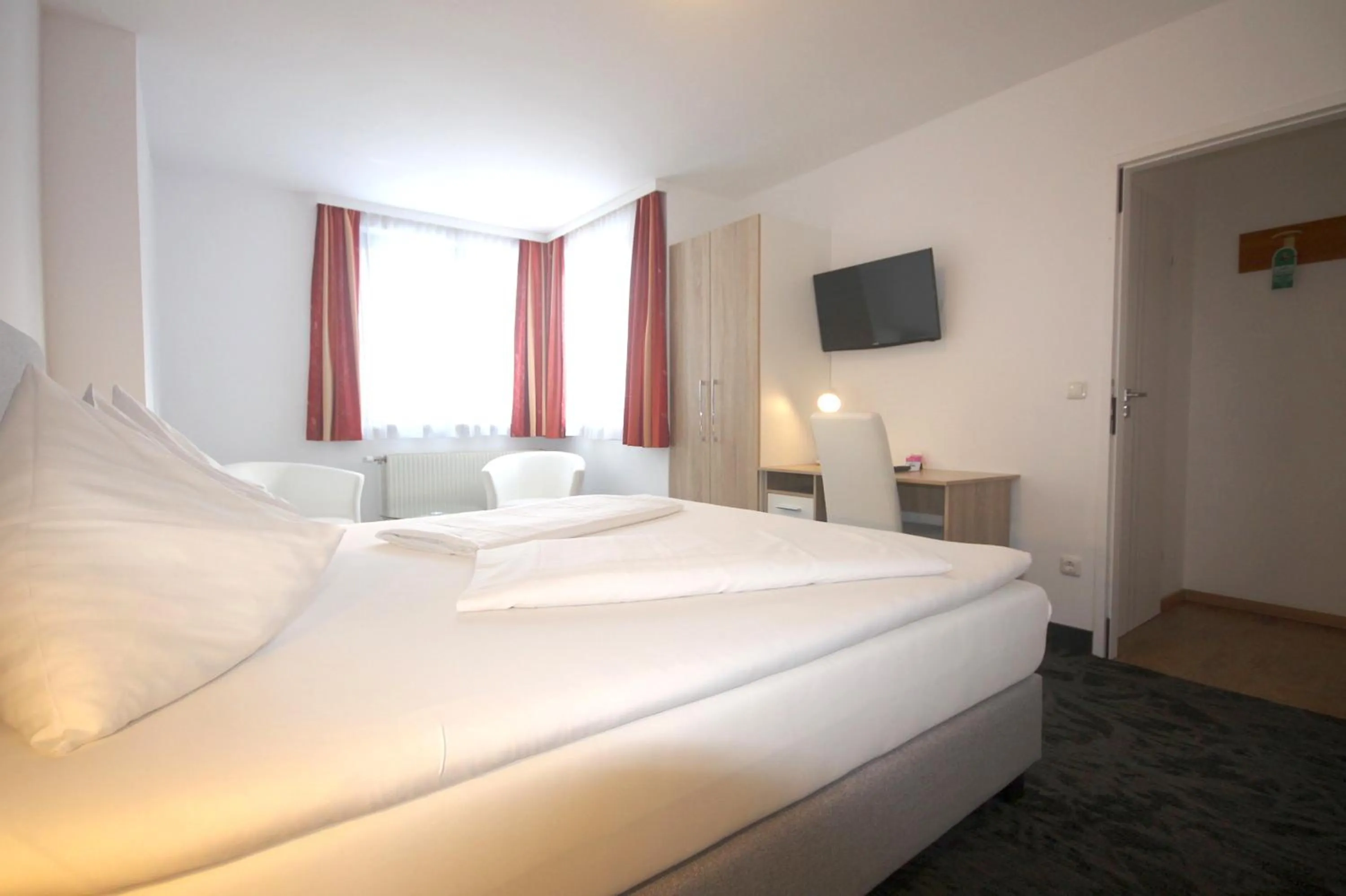 Photo of the whole room, Bed in Hotel Altmann