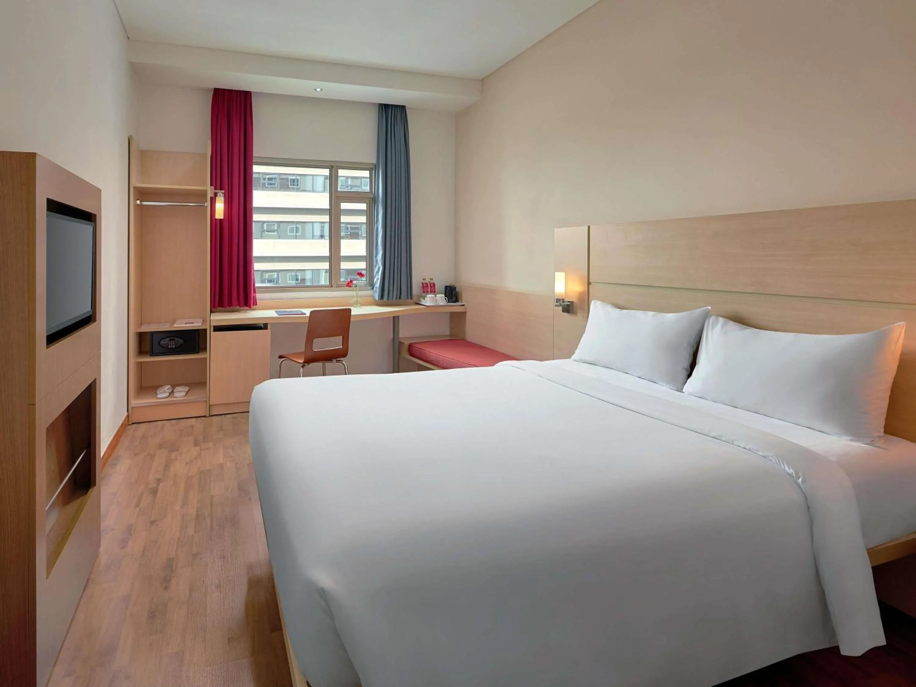 Bedroom, Bed in Ibis Saigon South