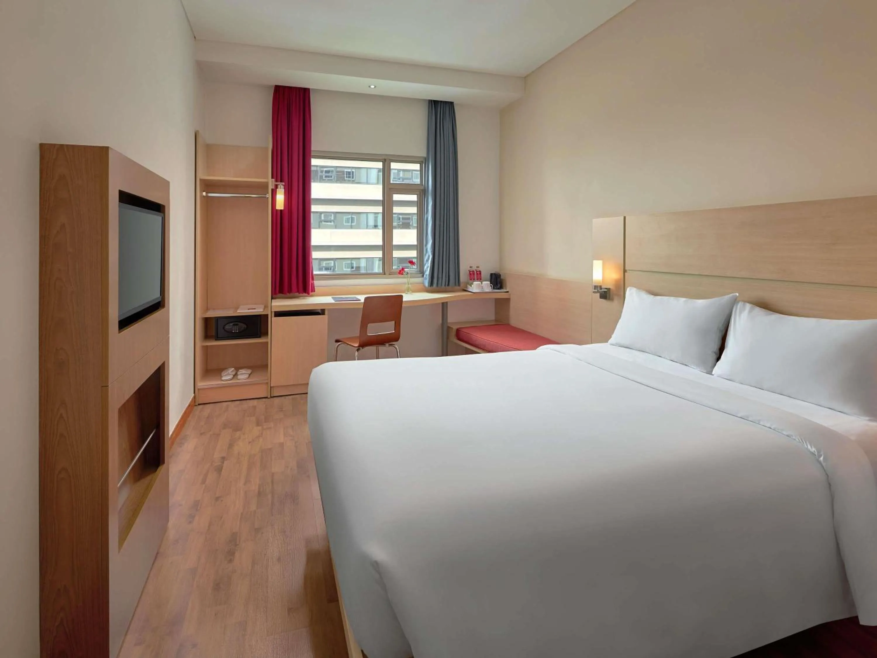 Bedroom, Bed in Ibis Saigon South