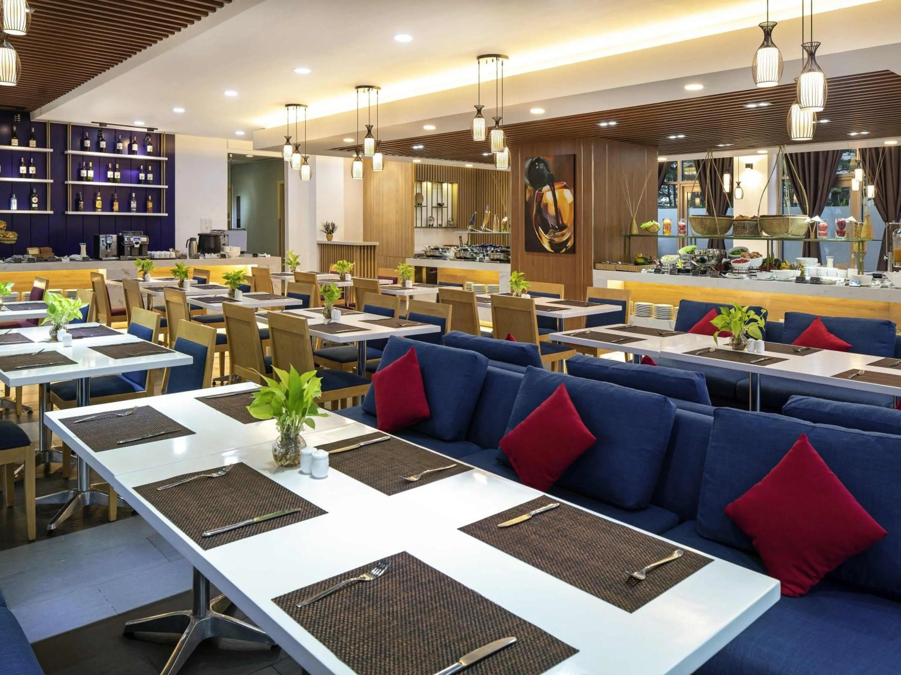 Restaurant/places to eat in Ibis Saigon South