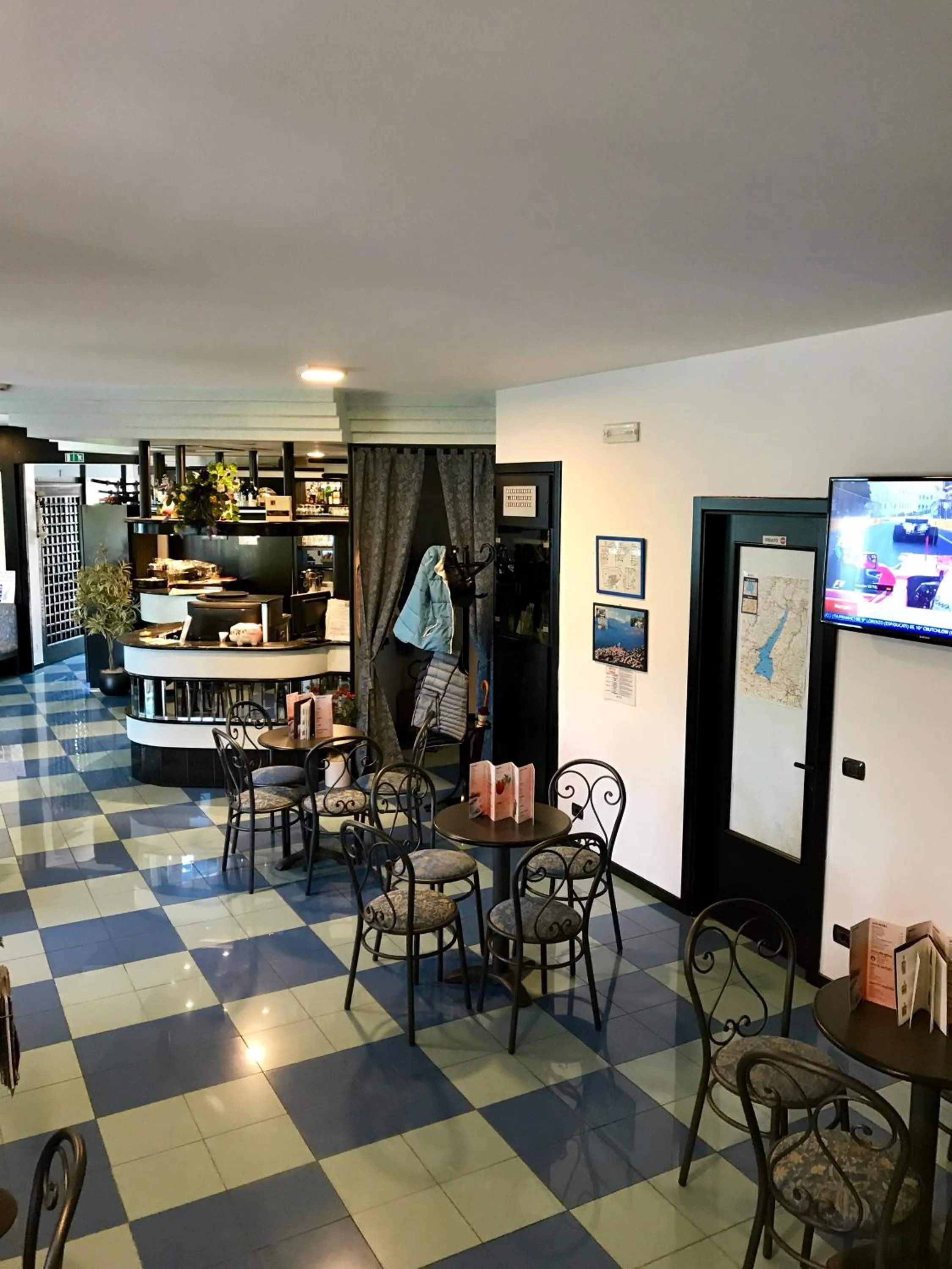 Communal lounge/ TV room in Hotel Antonella