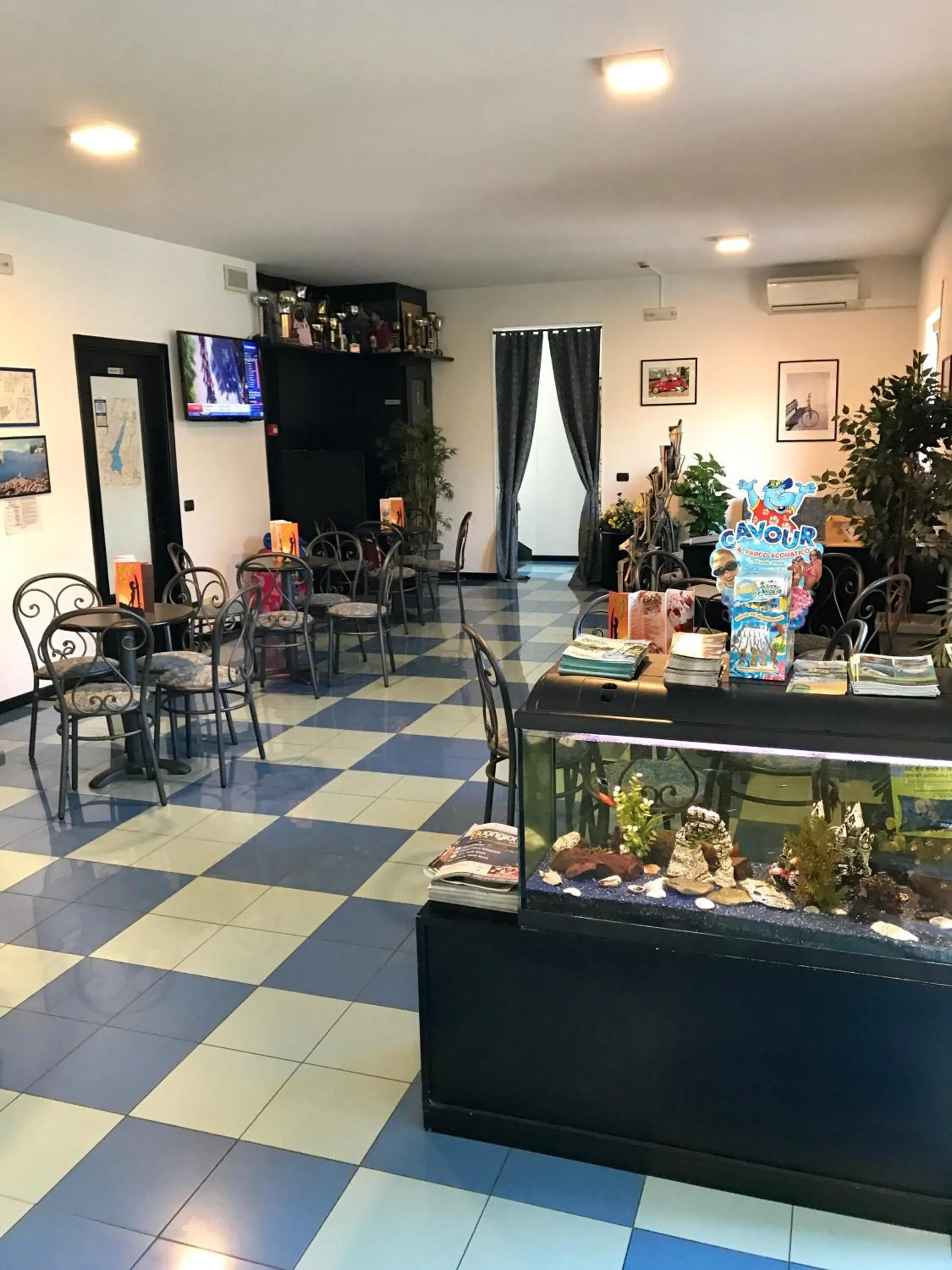 Communal lounge/ TV room in Hotel Antonella