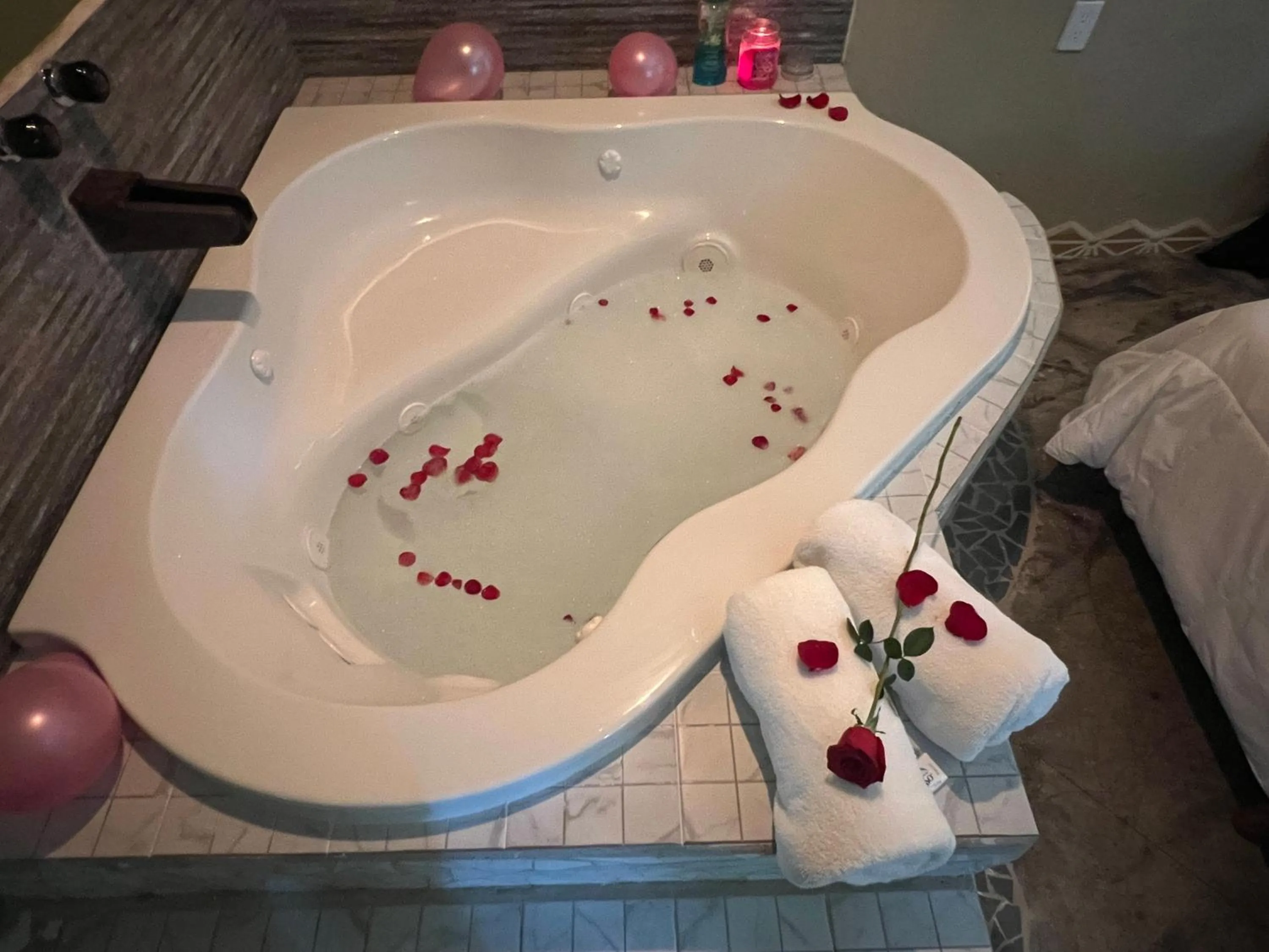 Hot Tub in Hokhmah Heart Hotel