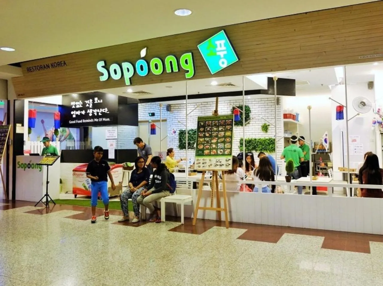 Restaurant/places to eat in Times Service Suites @ Times Square