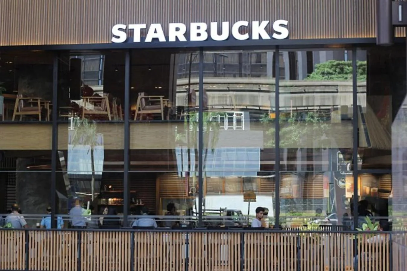 Restaurant/places to eat in Times Service Suites @ Times Square