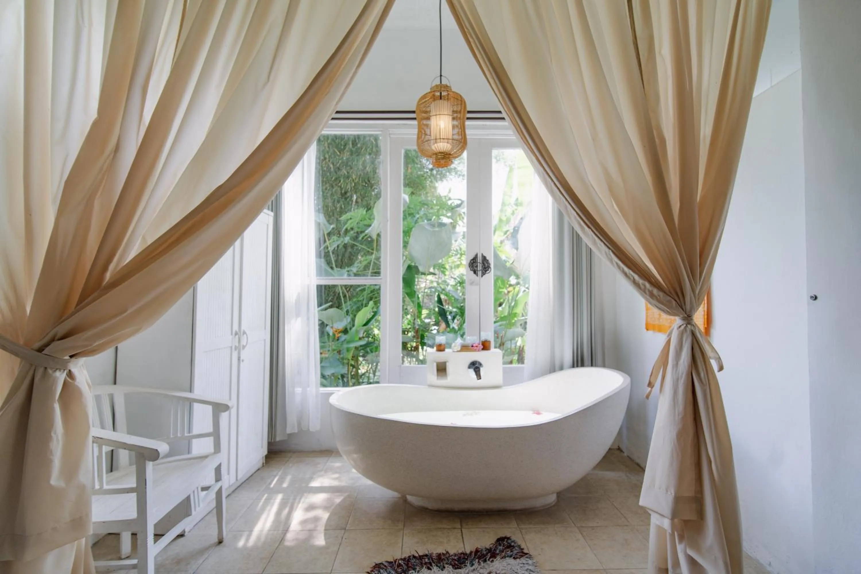 Bath in The Onion Collective