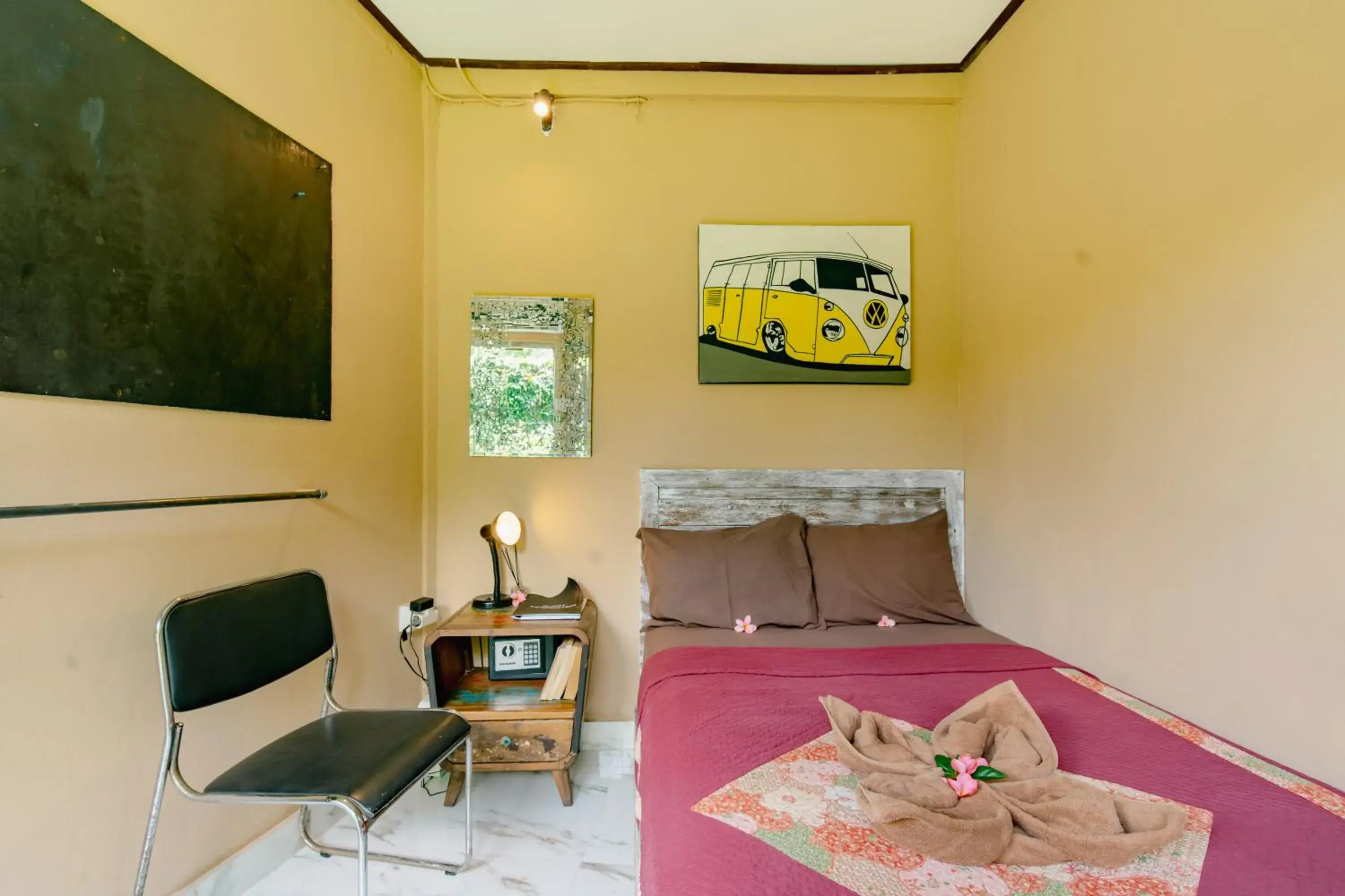 Budget Single Room in The Onion Collective Budget Single Room in The Onion Collective