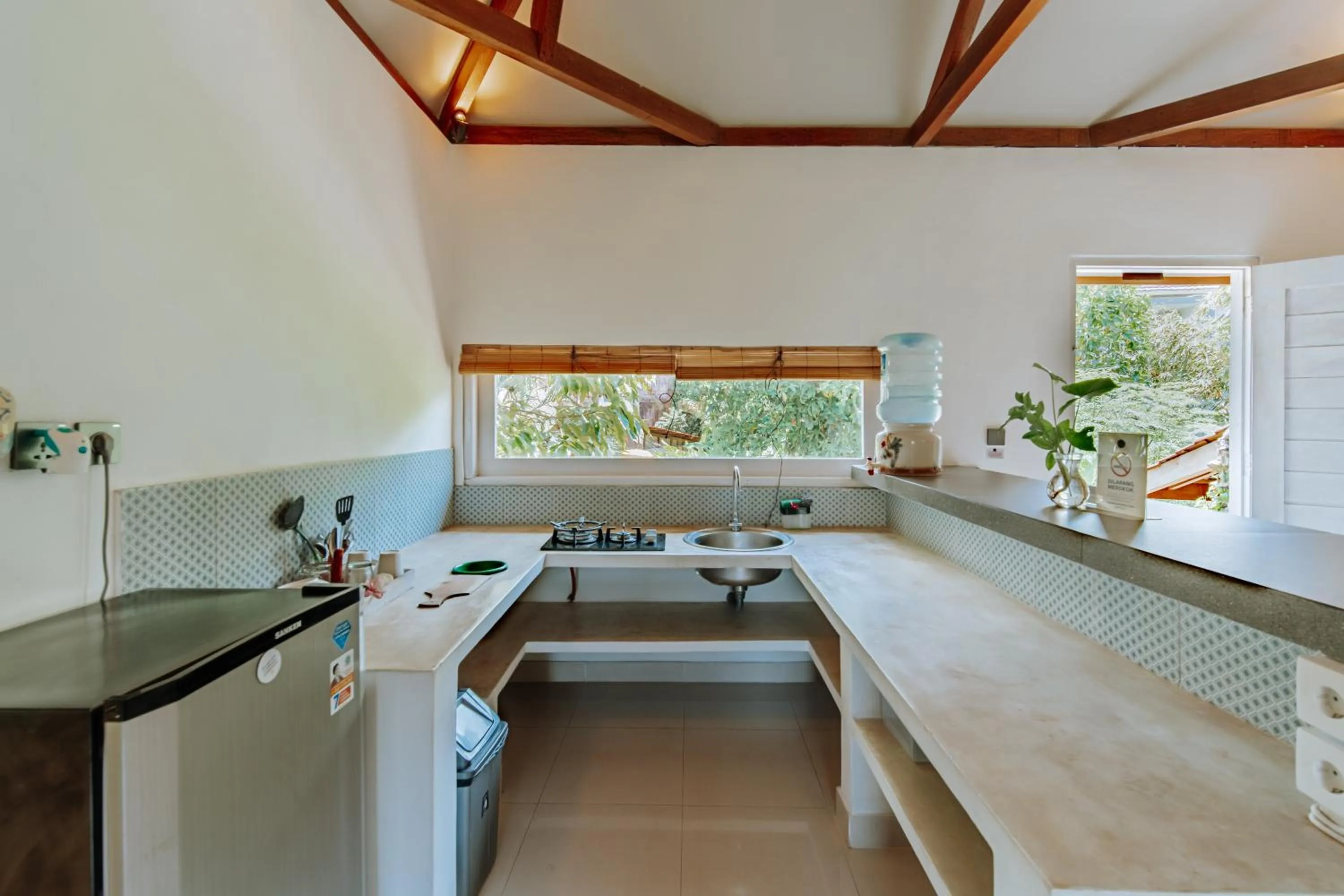 Kitchen or kitchenette, Bed in The Onion Collective