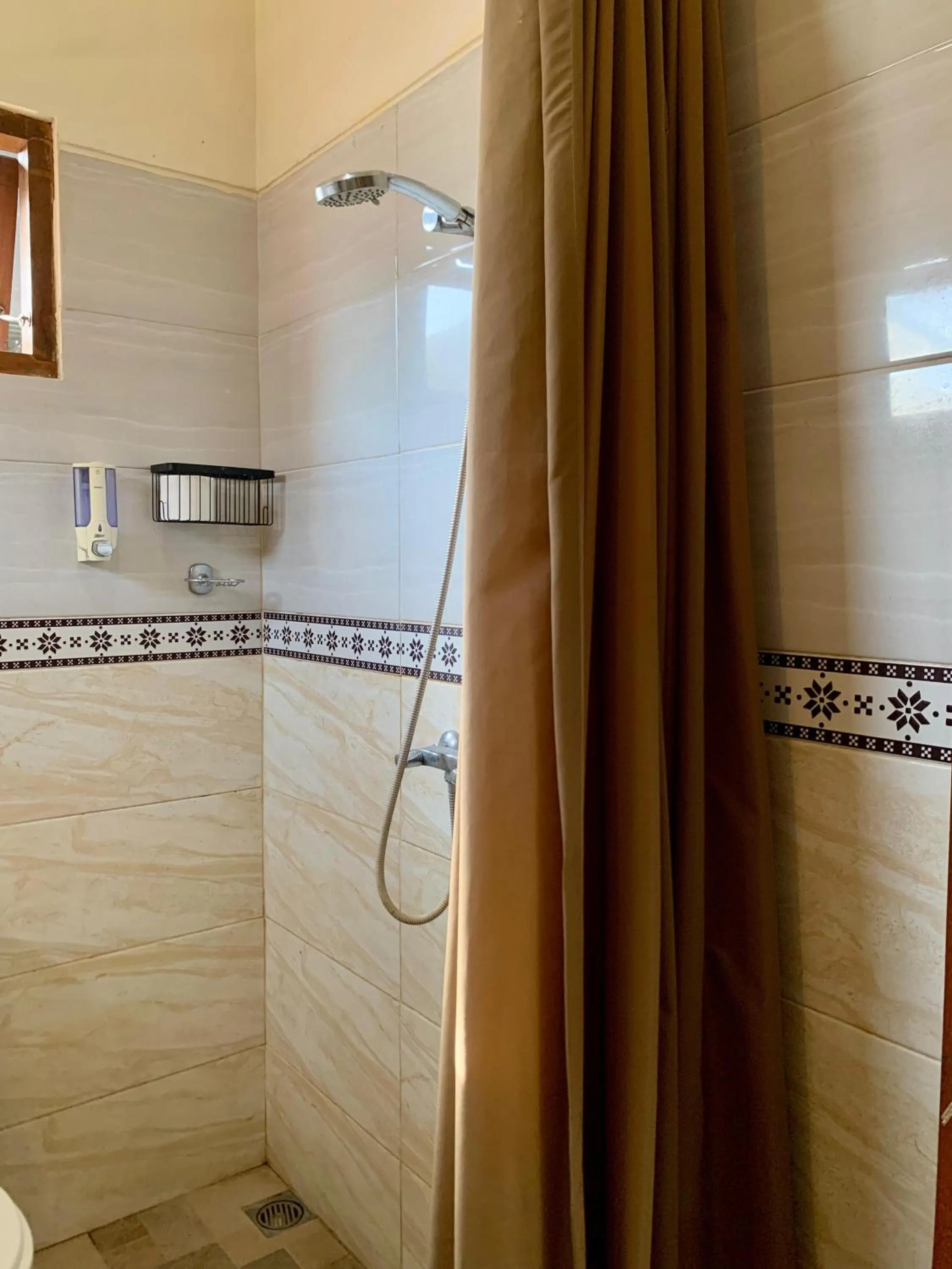 Shower in Bagus Homestay