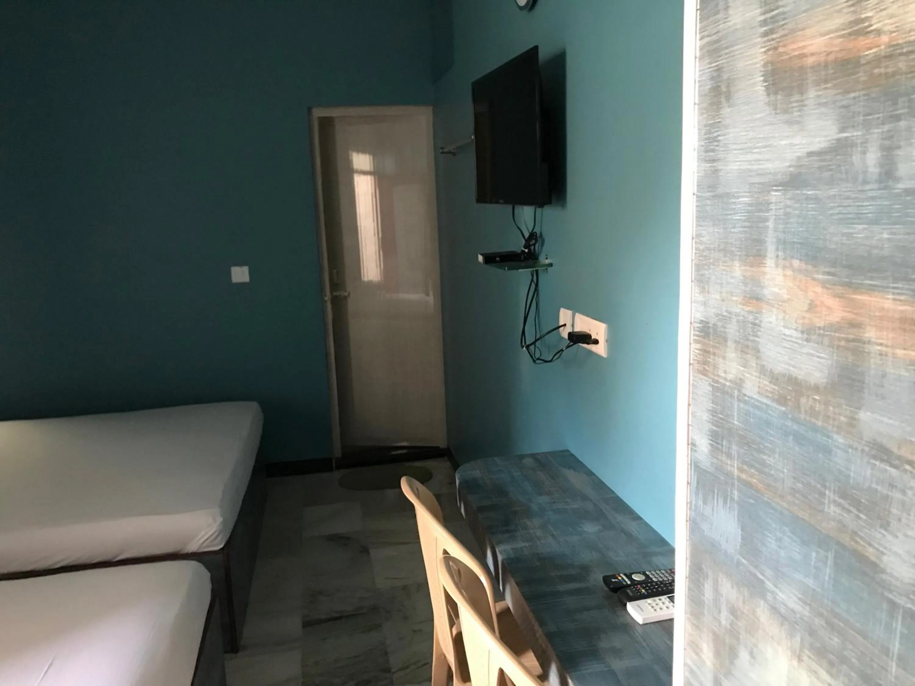 Bed in SM MANSION near Harbour & High court