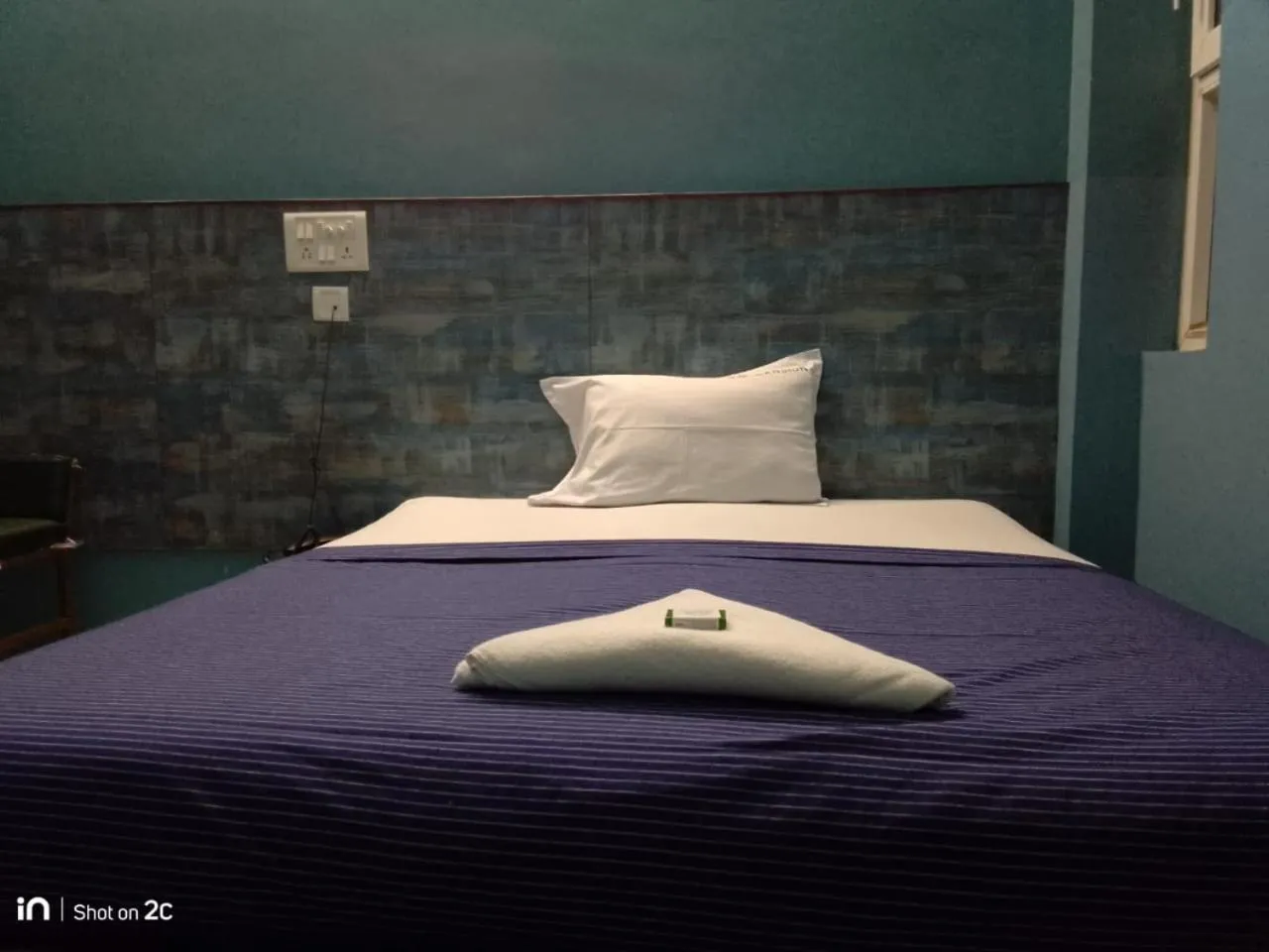 Bed in SM MANSION near Harbour & High court