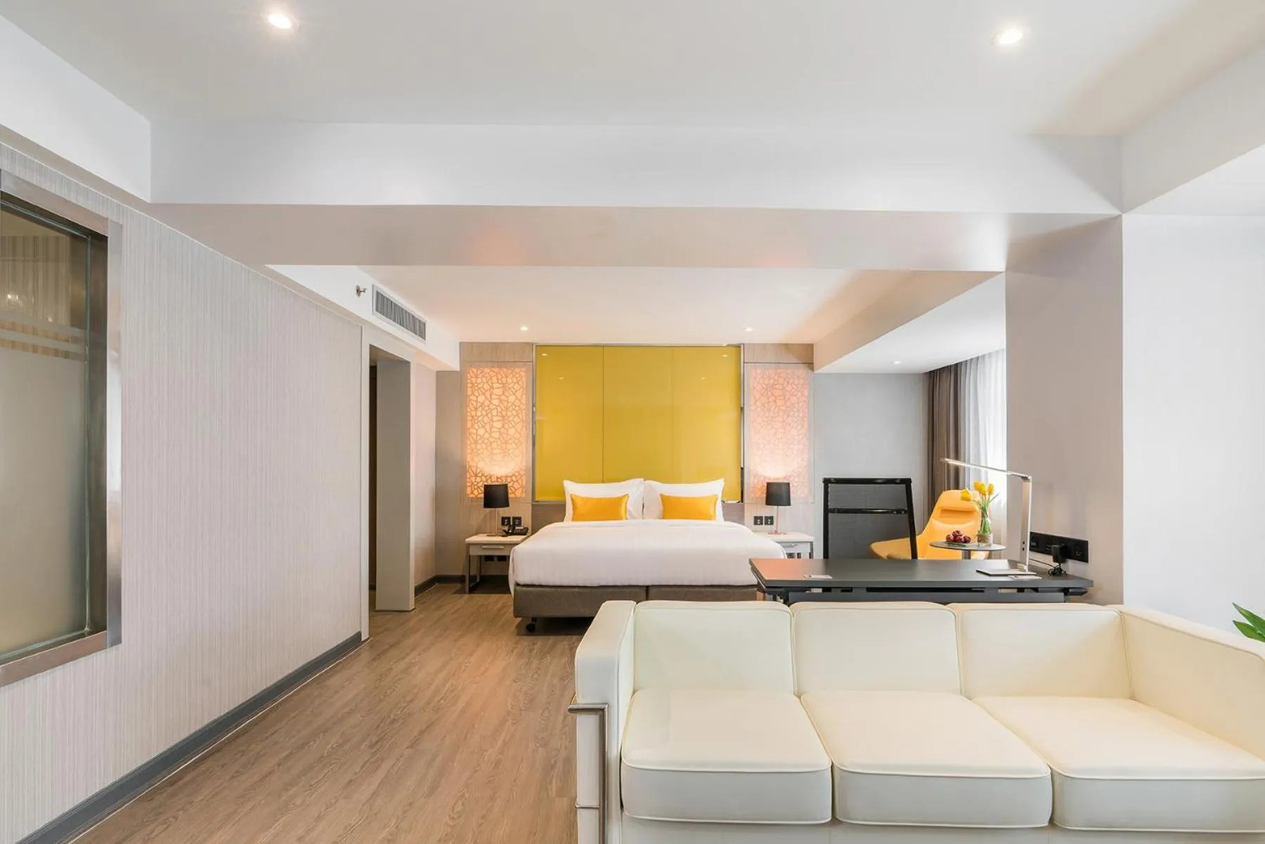 Photo of the whole room, Bed in Hotel JAL City Bangkok