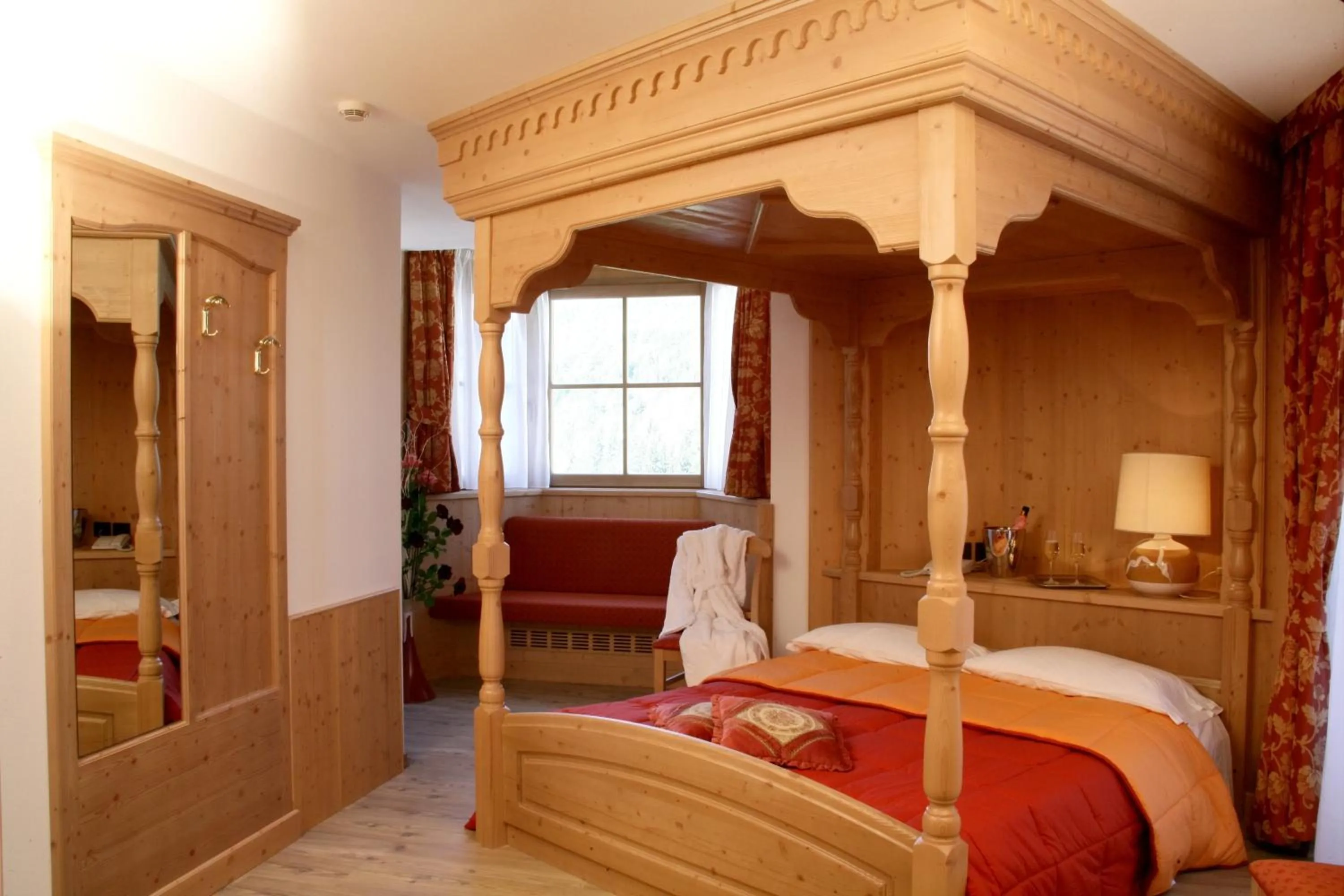 Day, Bed in Hotel Garni La Roccia