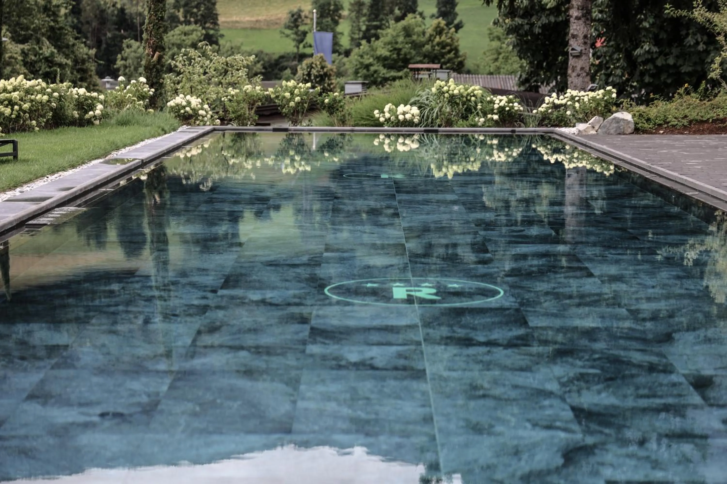 Swimming pool in Der Reschenhof