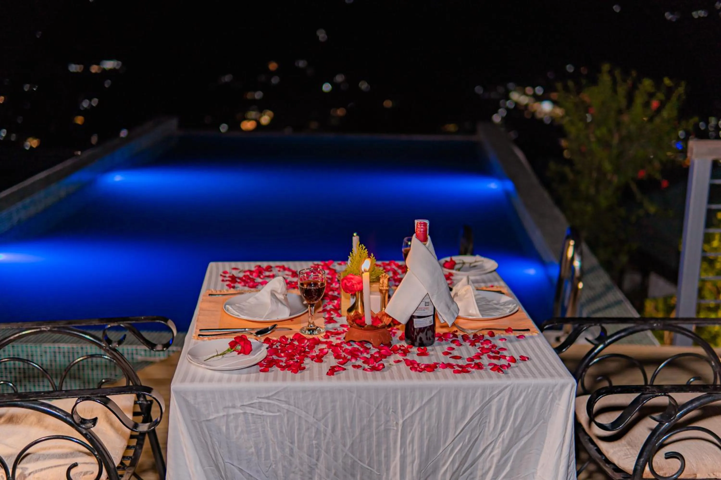 Food and drinks in Raniban Retreat