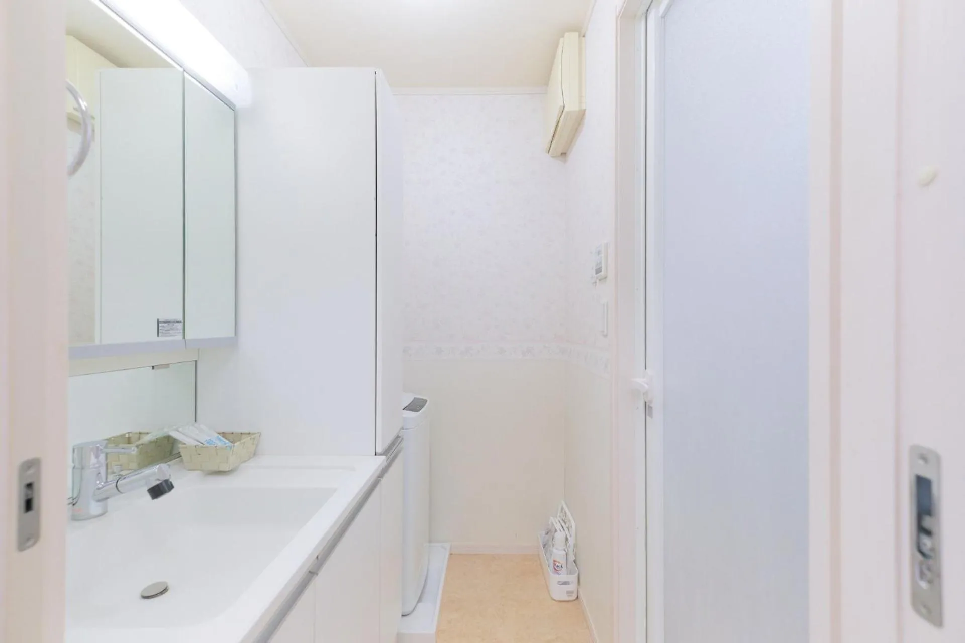 Soshigaya Apartment by Tranova