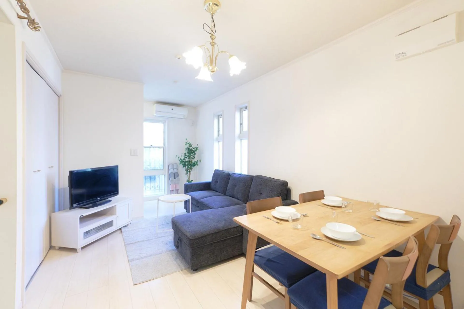 Soshigaya Apartment by Tranova