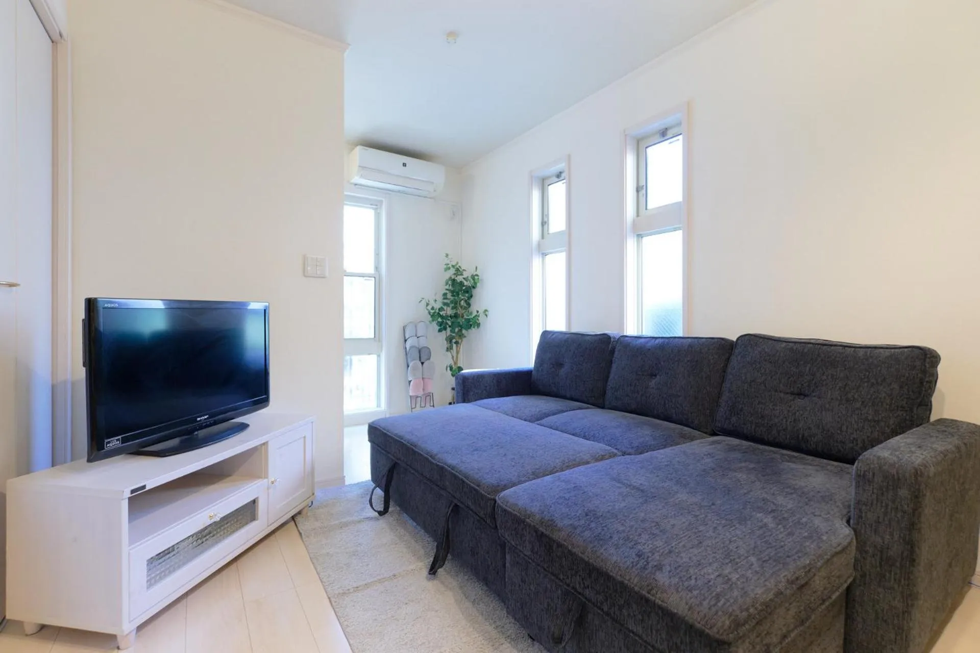 Soshigaya Apartment by Tranova