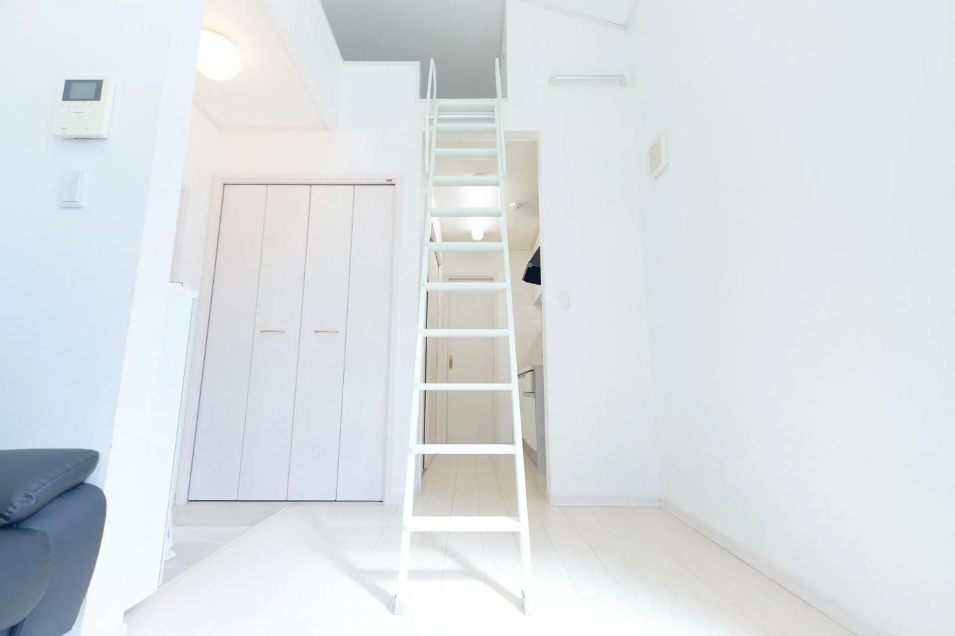 Soshigaya Apartment by Tranova