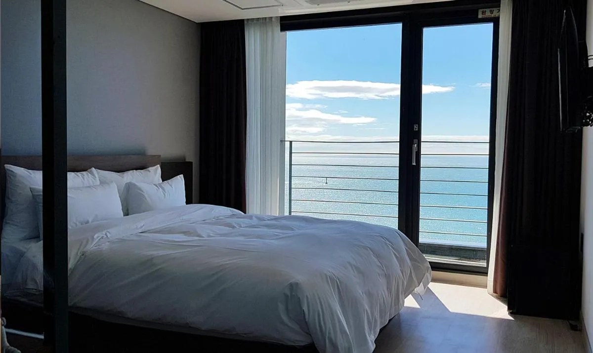 Sea view, Bed in Suntree Hotel