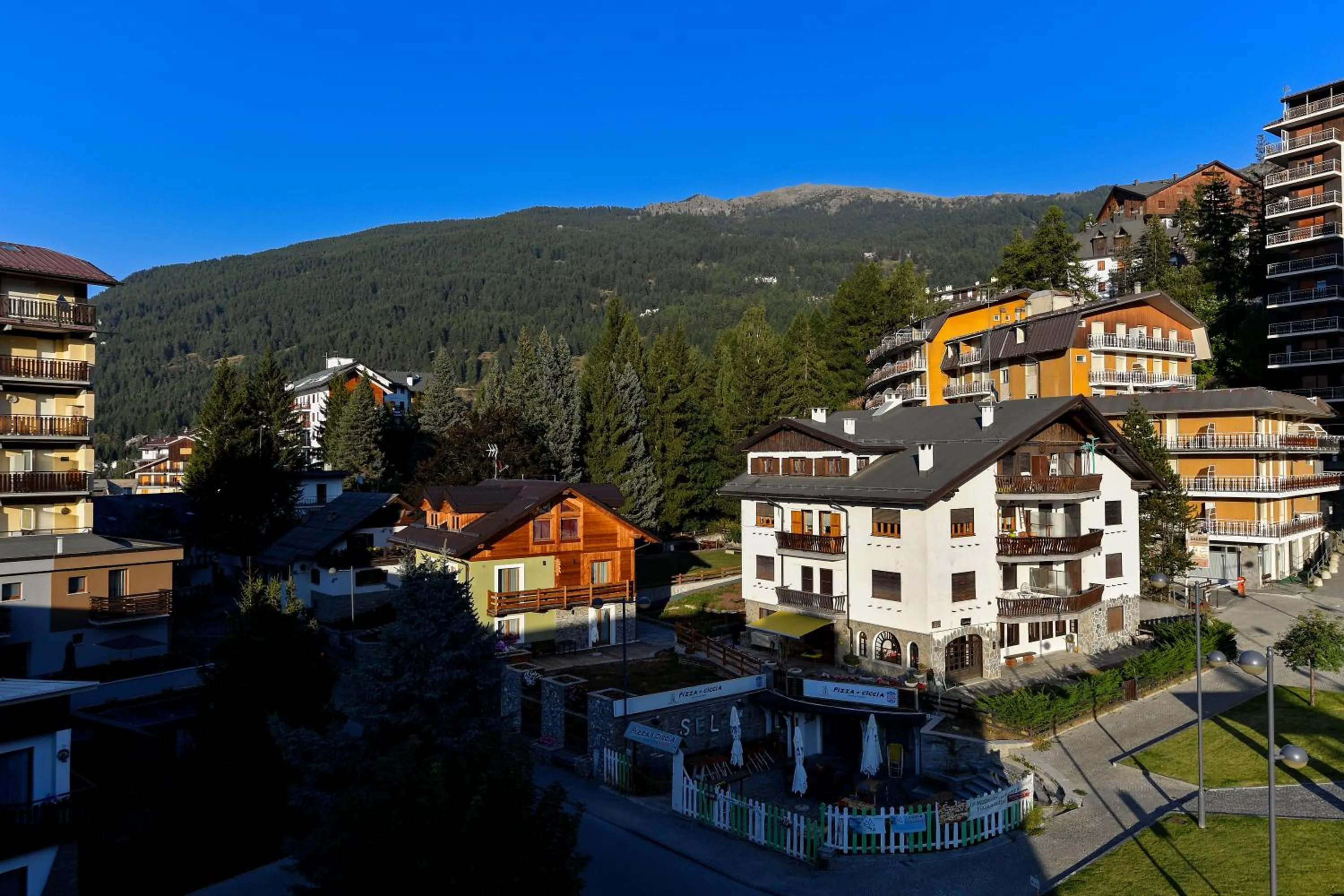Neighbourhood in Du Parc Hotel