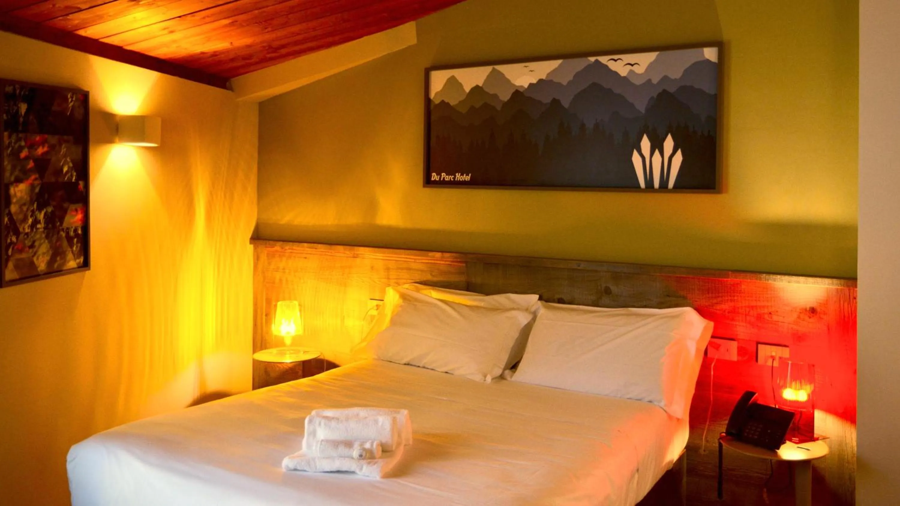 Bedroom, Bed in Du Parc Hotel