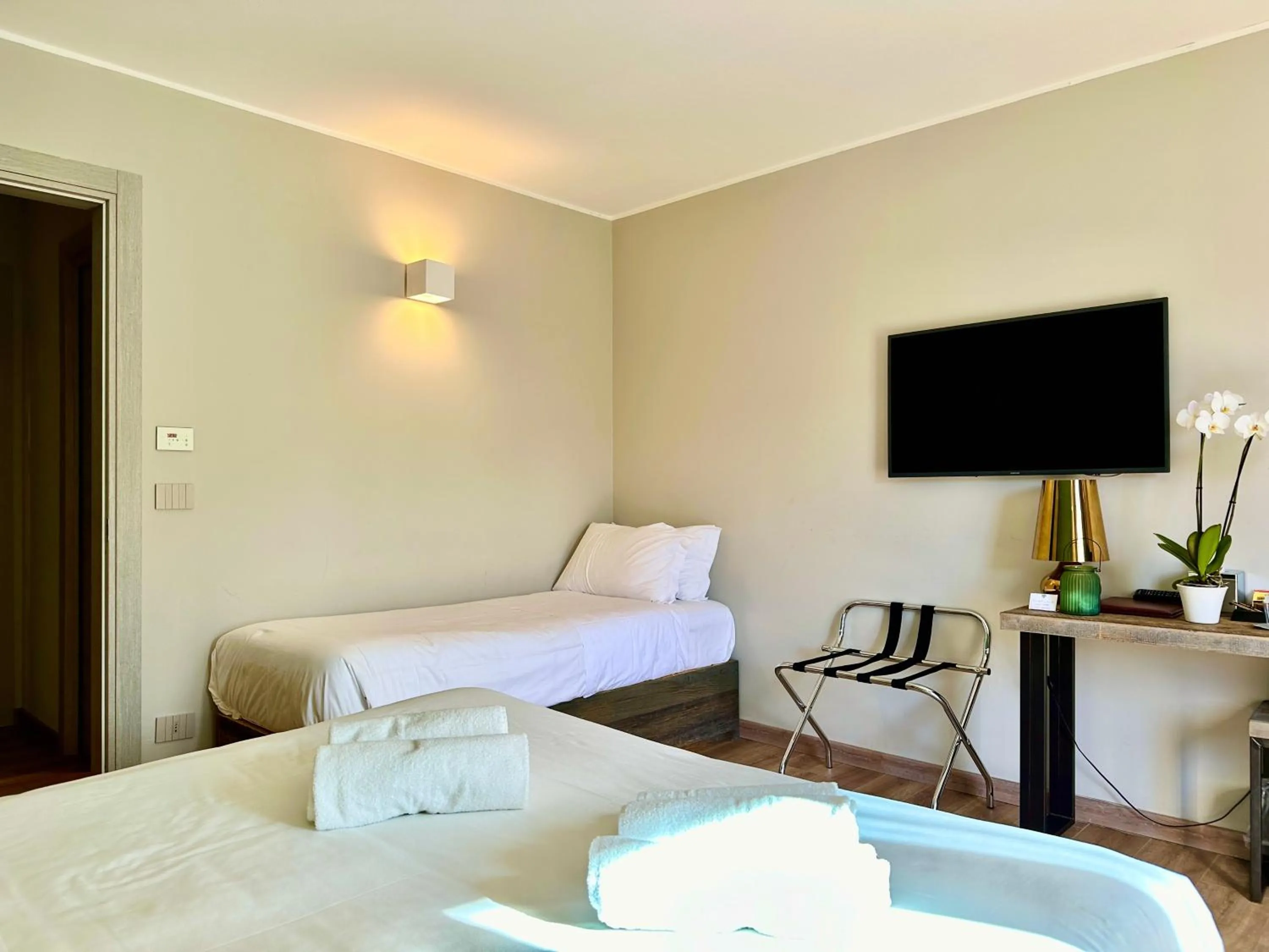 Bedroom, Bed in Du Parc Hotel