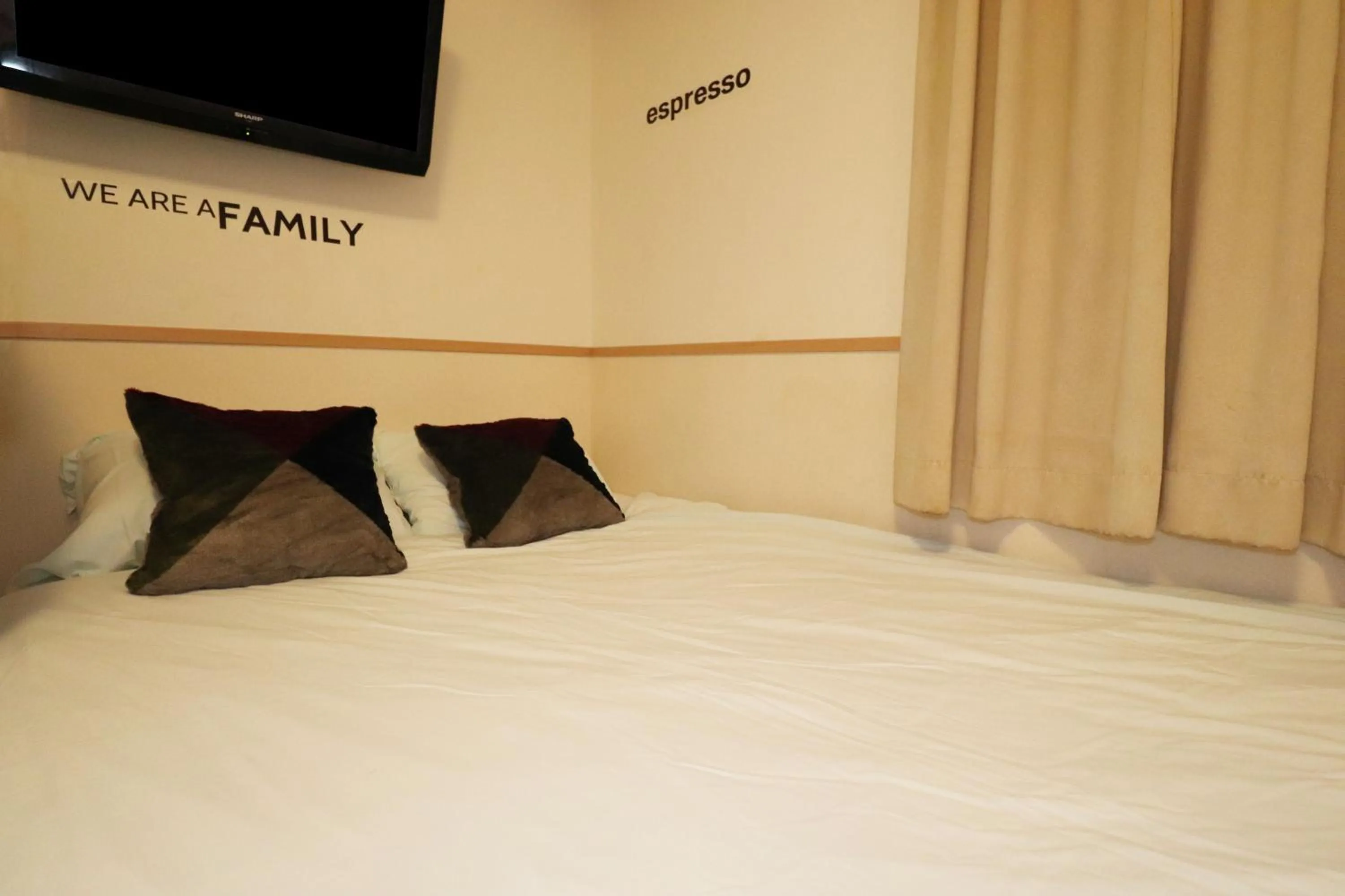 Bed in Hotel Yuyukan Center of Kabukicho, Shinjuku