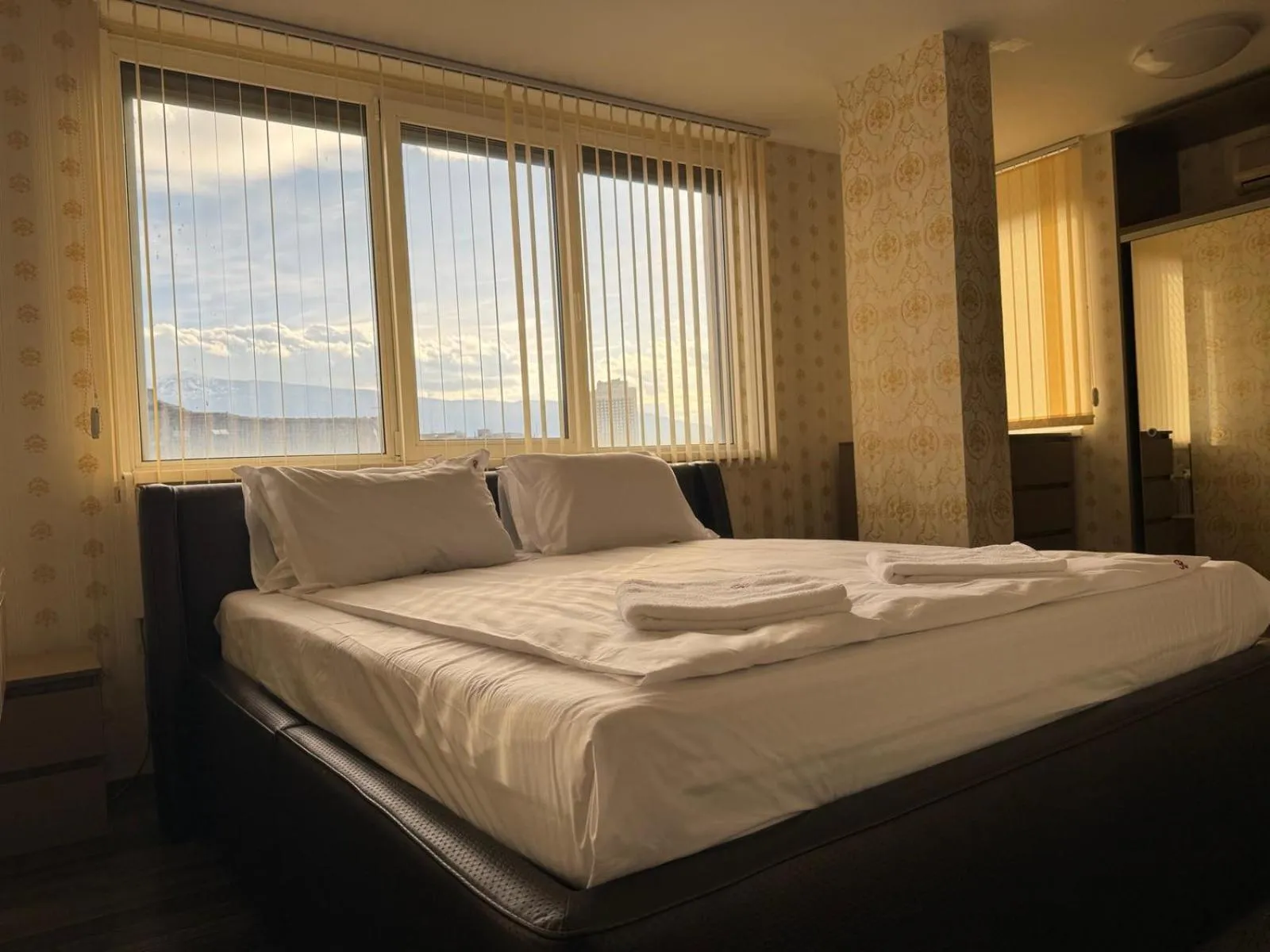 Bed in Central Plaza Hotel