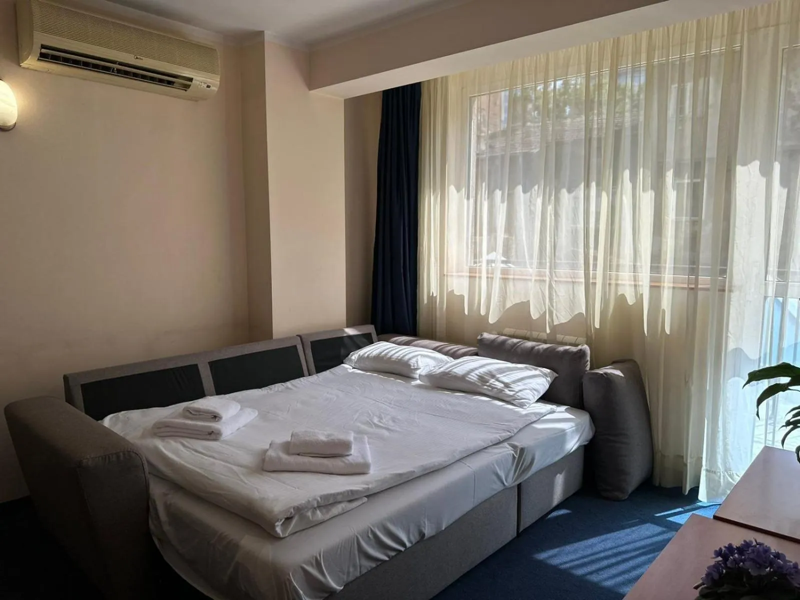 Bed in Central Plaza Hotel