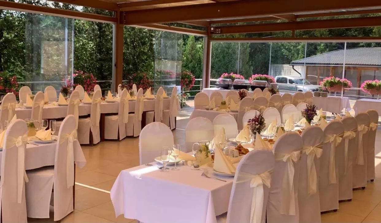 Restaurant/places to eat in Hotel Auto Jas