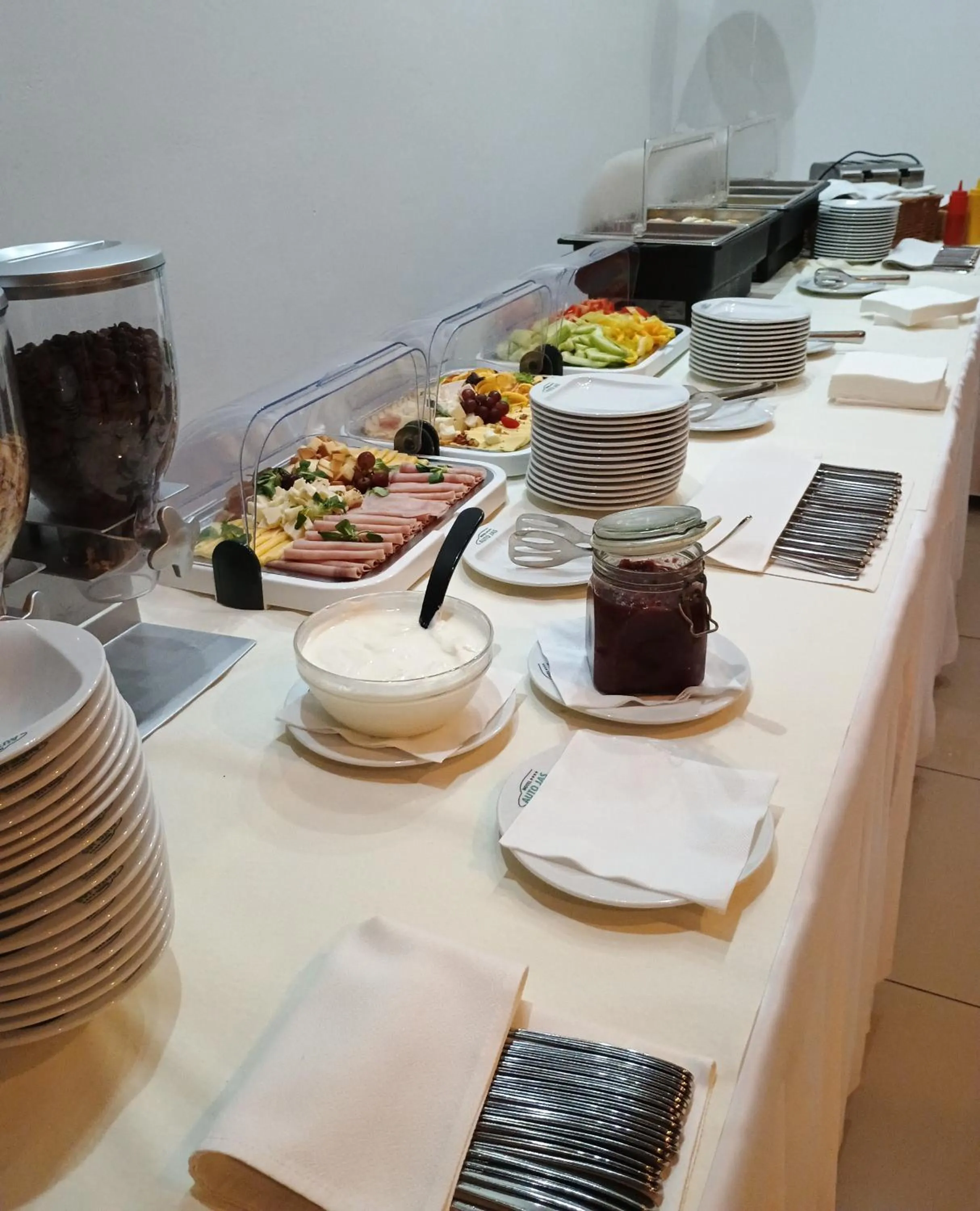 Breakfast in Hotel Auto Jas