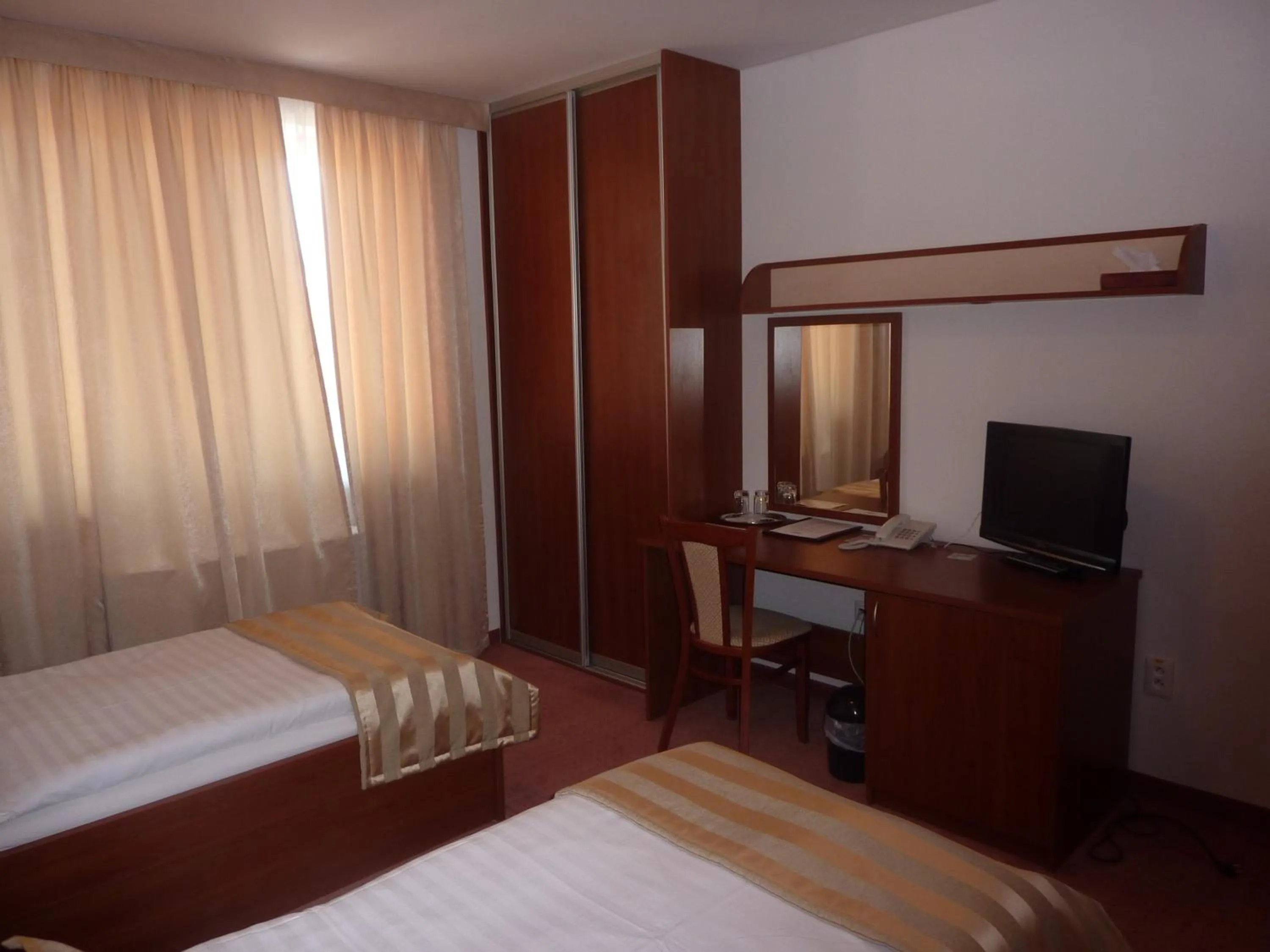 Photo of the whole room, Bed in Hotel Auto Jas