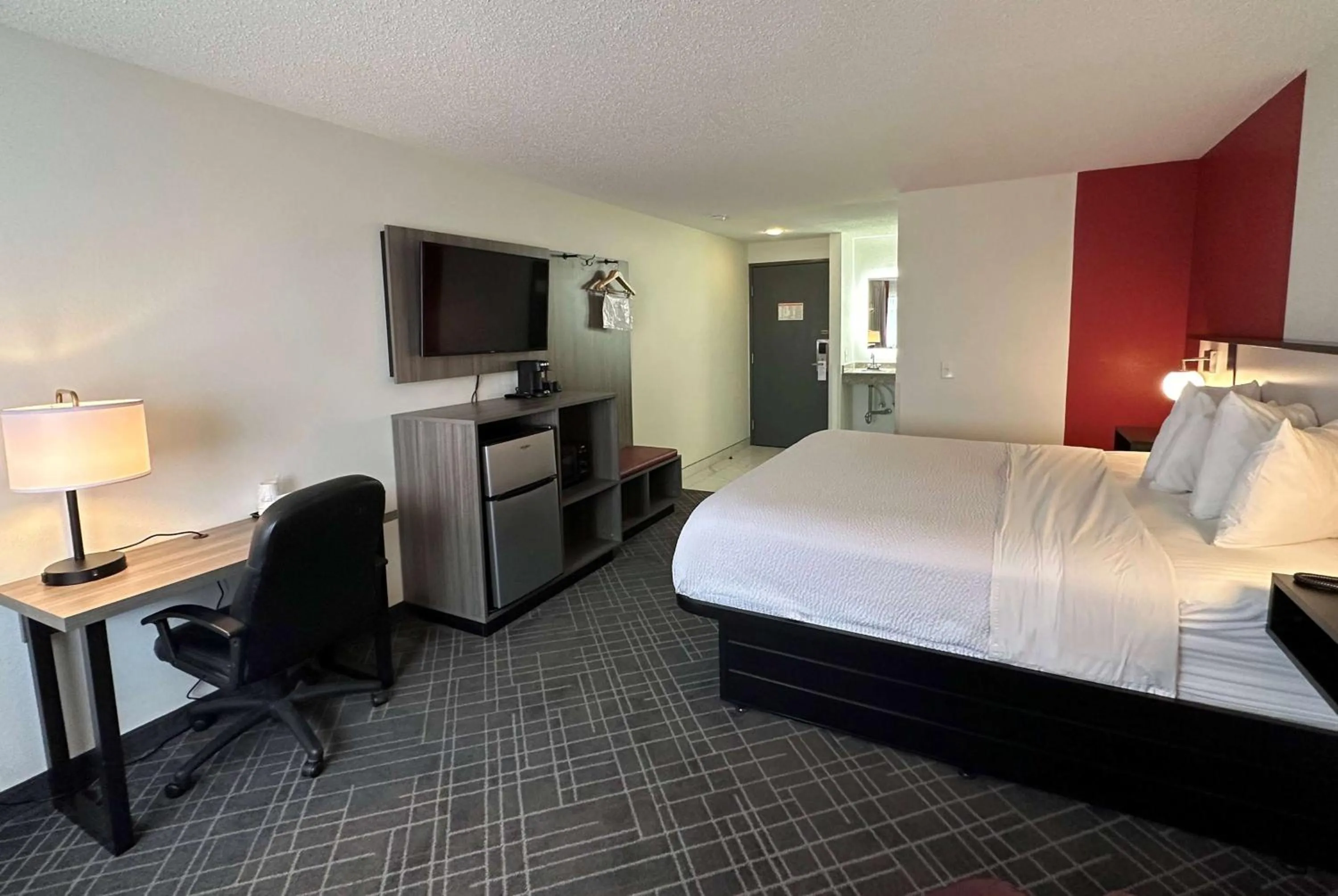 Photo of the whole room, Bed in Ramada by Wyndham Waupaca